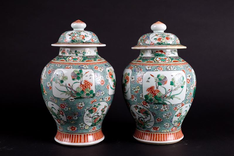 Coppia di vasi. Famglia Rosa