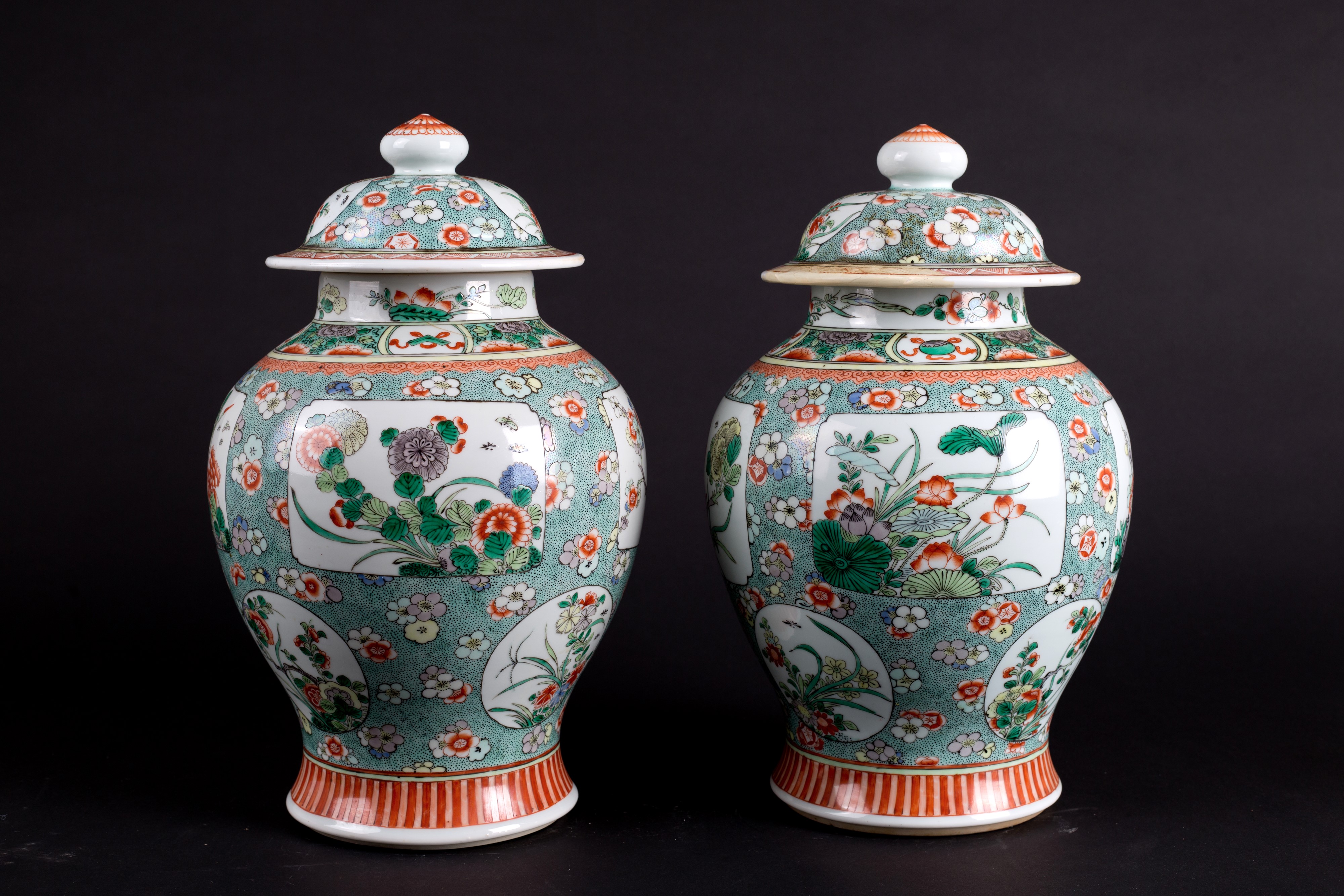 Coppia di vasi. Famglia Rosa