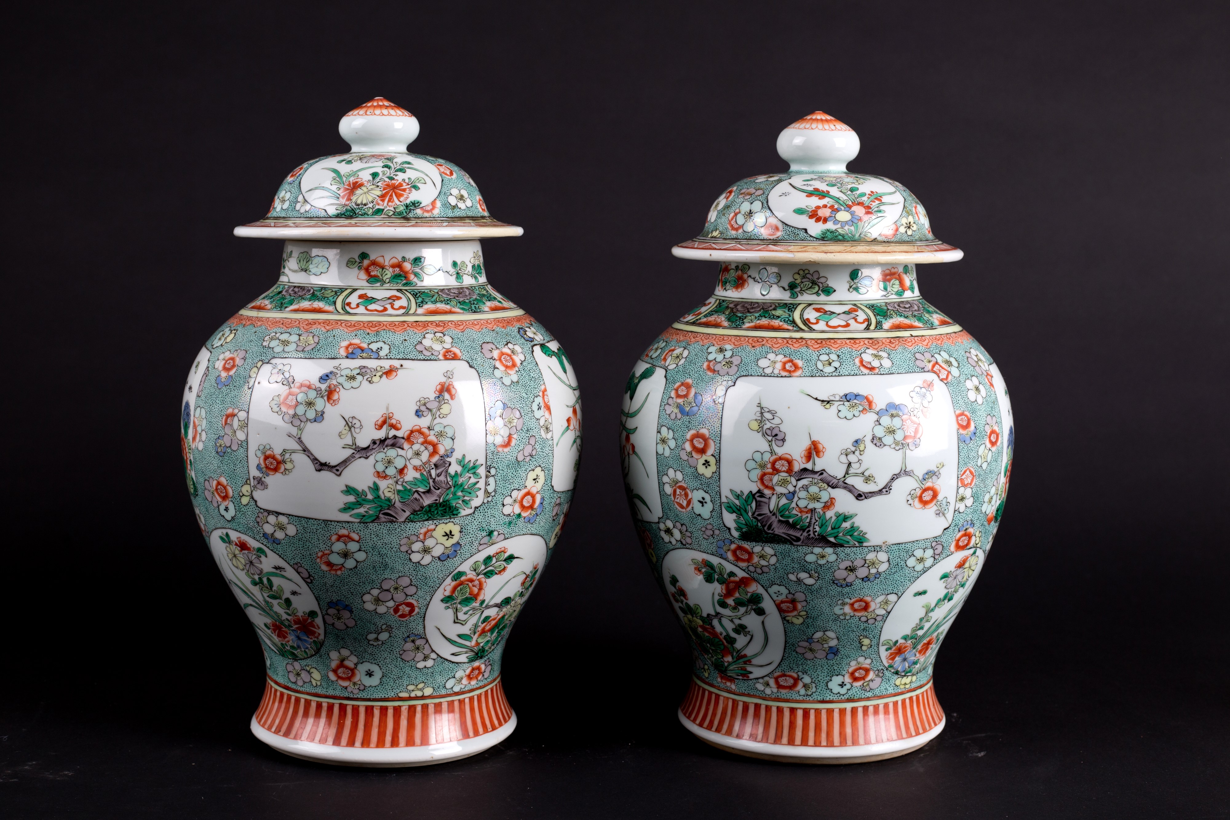 Coppia di vasi. Famglia Rosa