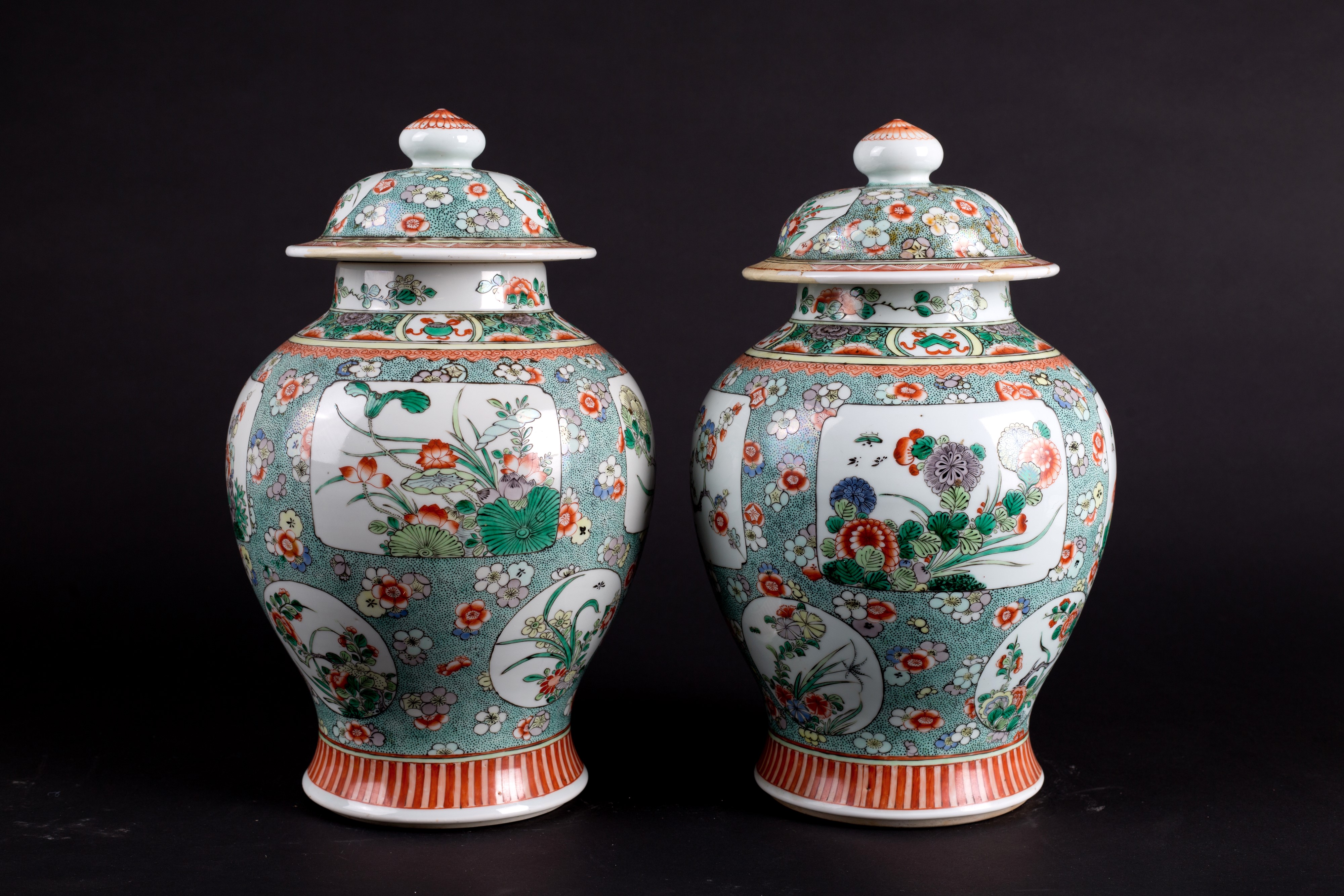 Coppia di vasi. Famglia Rosa