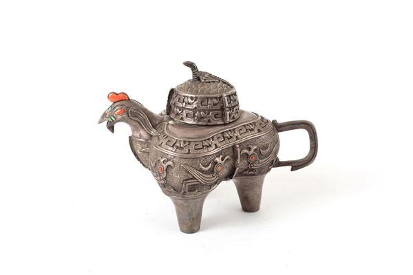 Rooster-shaped teapot