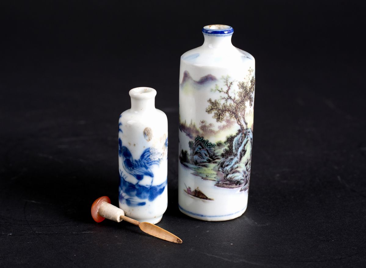 Due snuff bottle