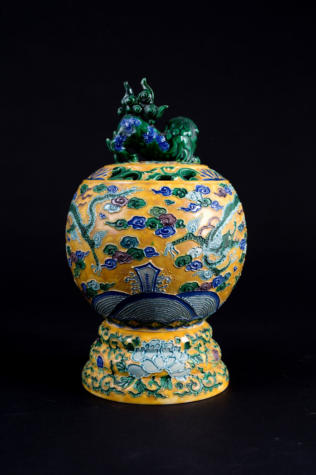 Incensiere in porcellana a fondo giallo