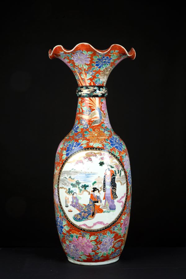 Vase with polylobed edge