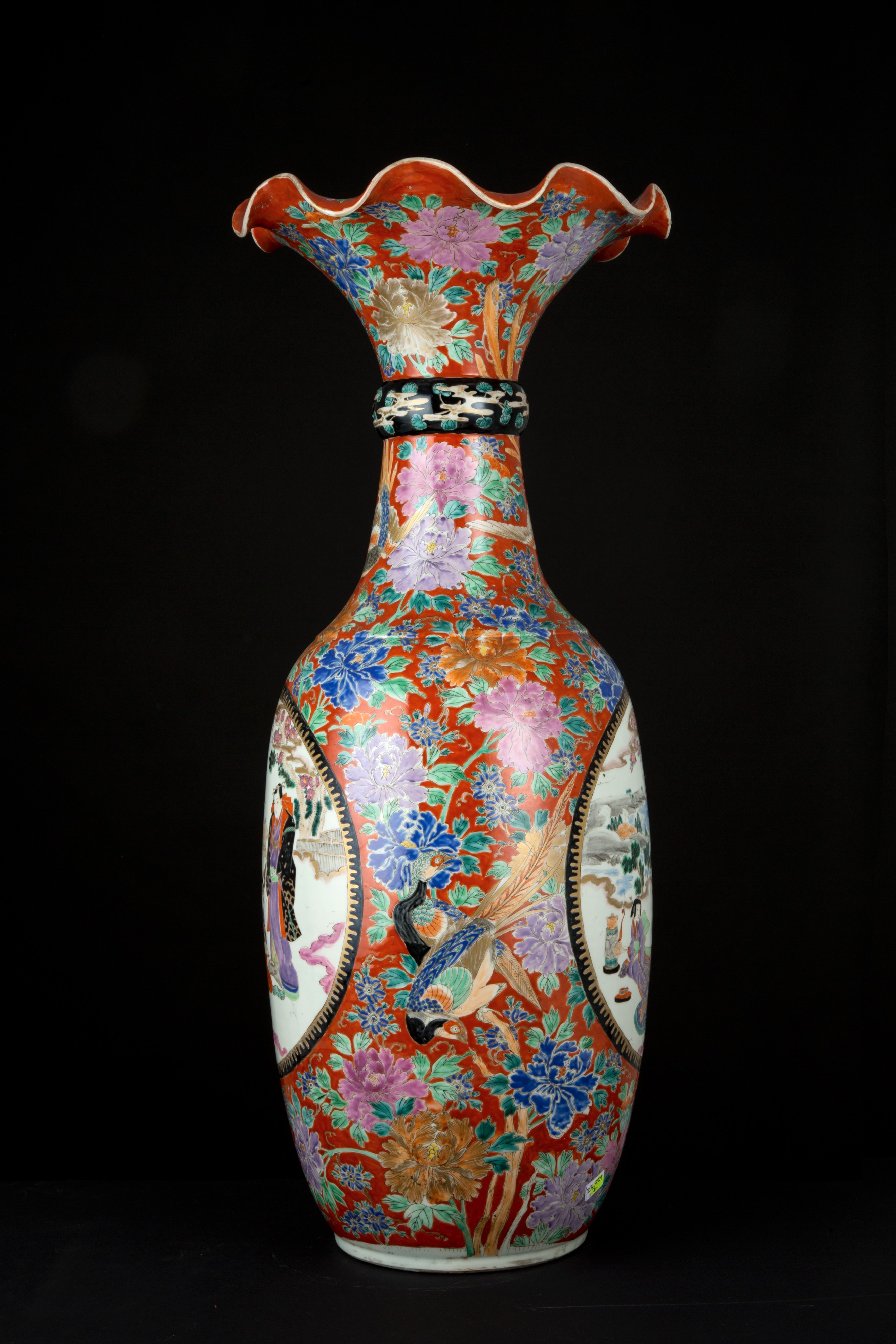 Vaso con bordo polilobato