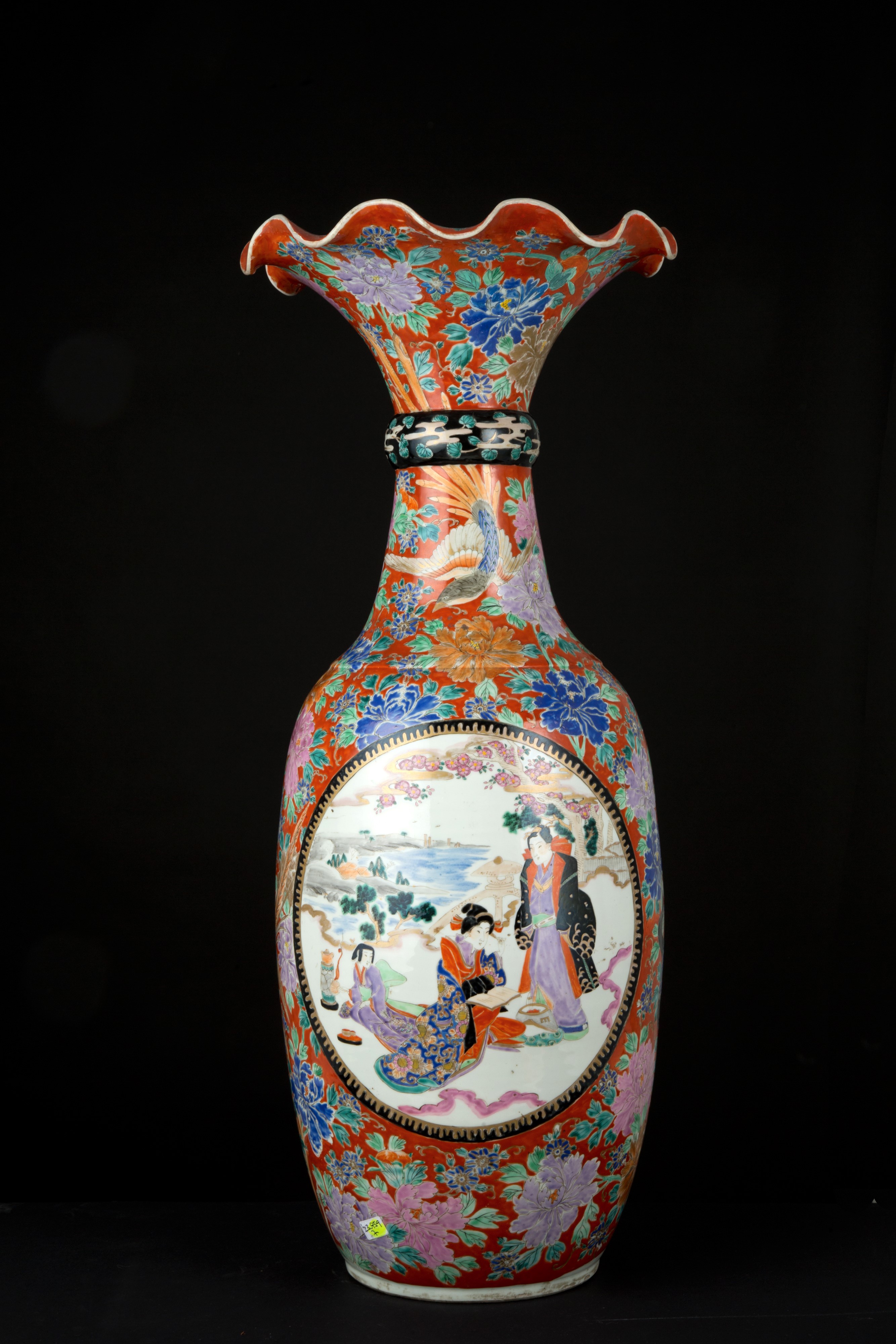 Vaso con bordo polilobato