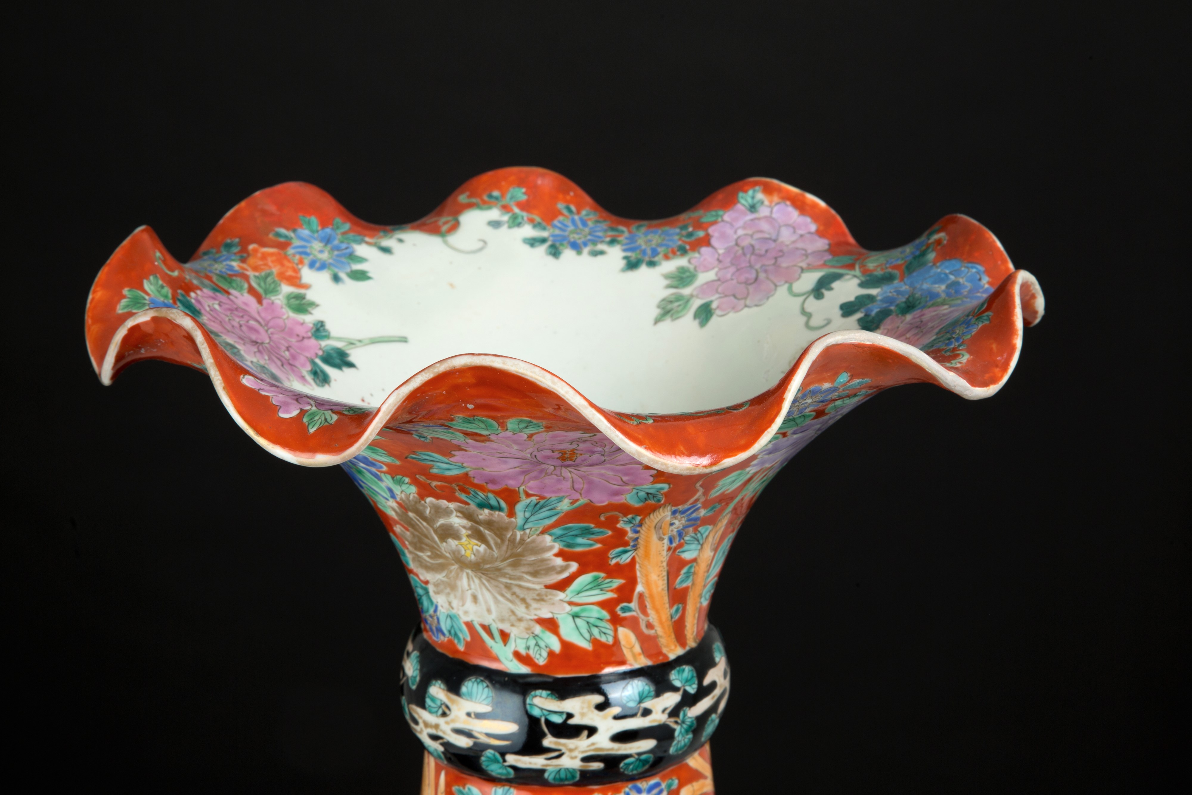 Vaso con bordo polilobato