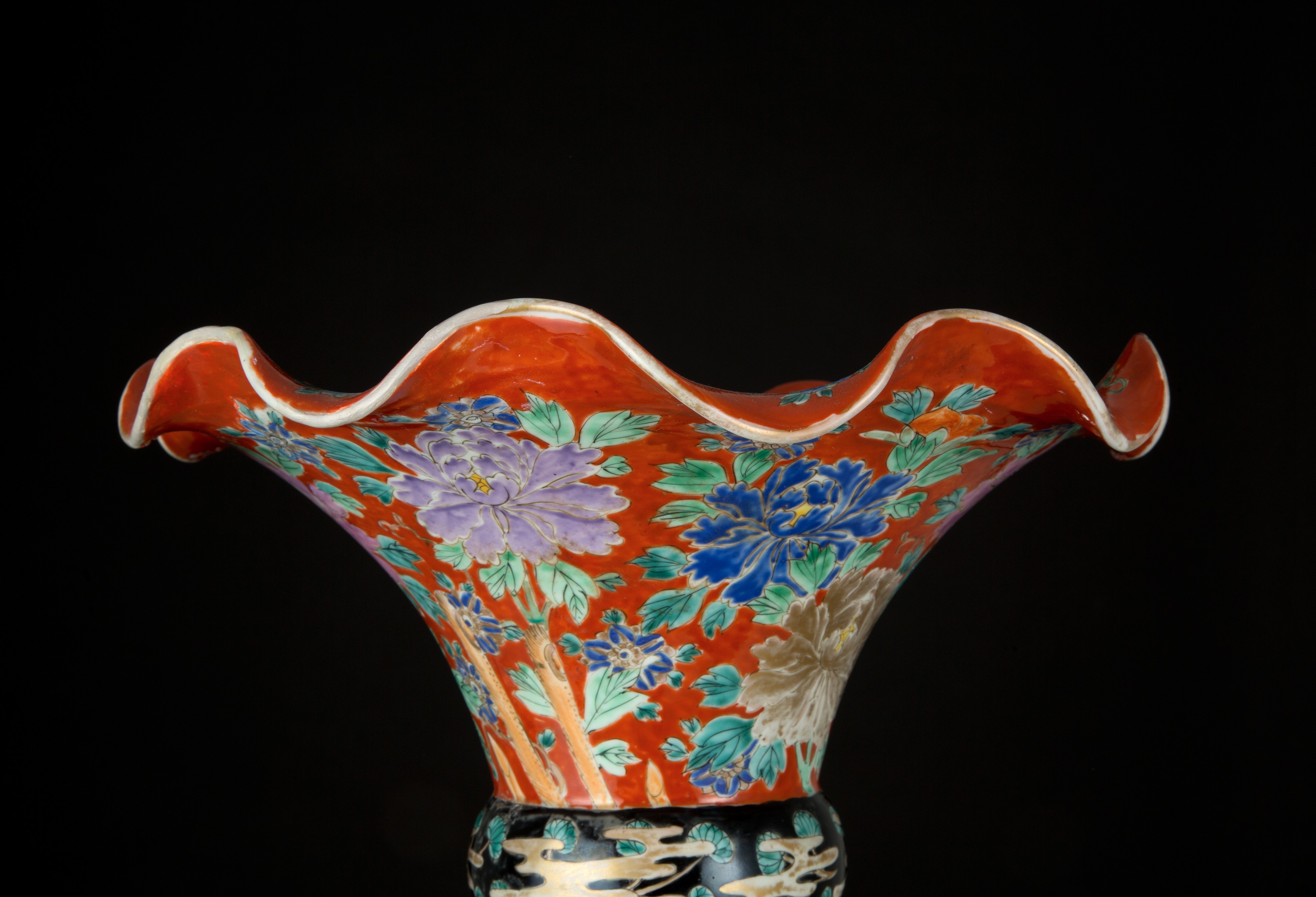 Vaso con bordo polilobato