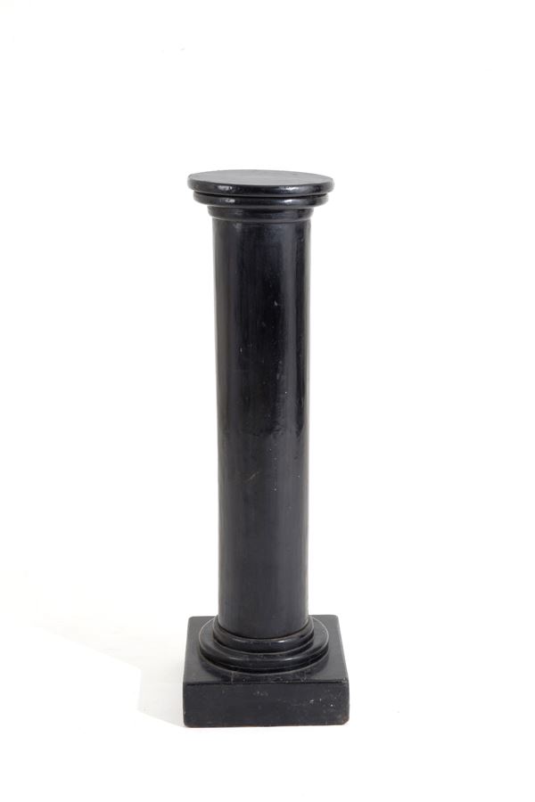 Column in lacquered wood