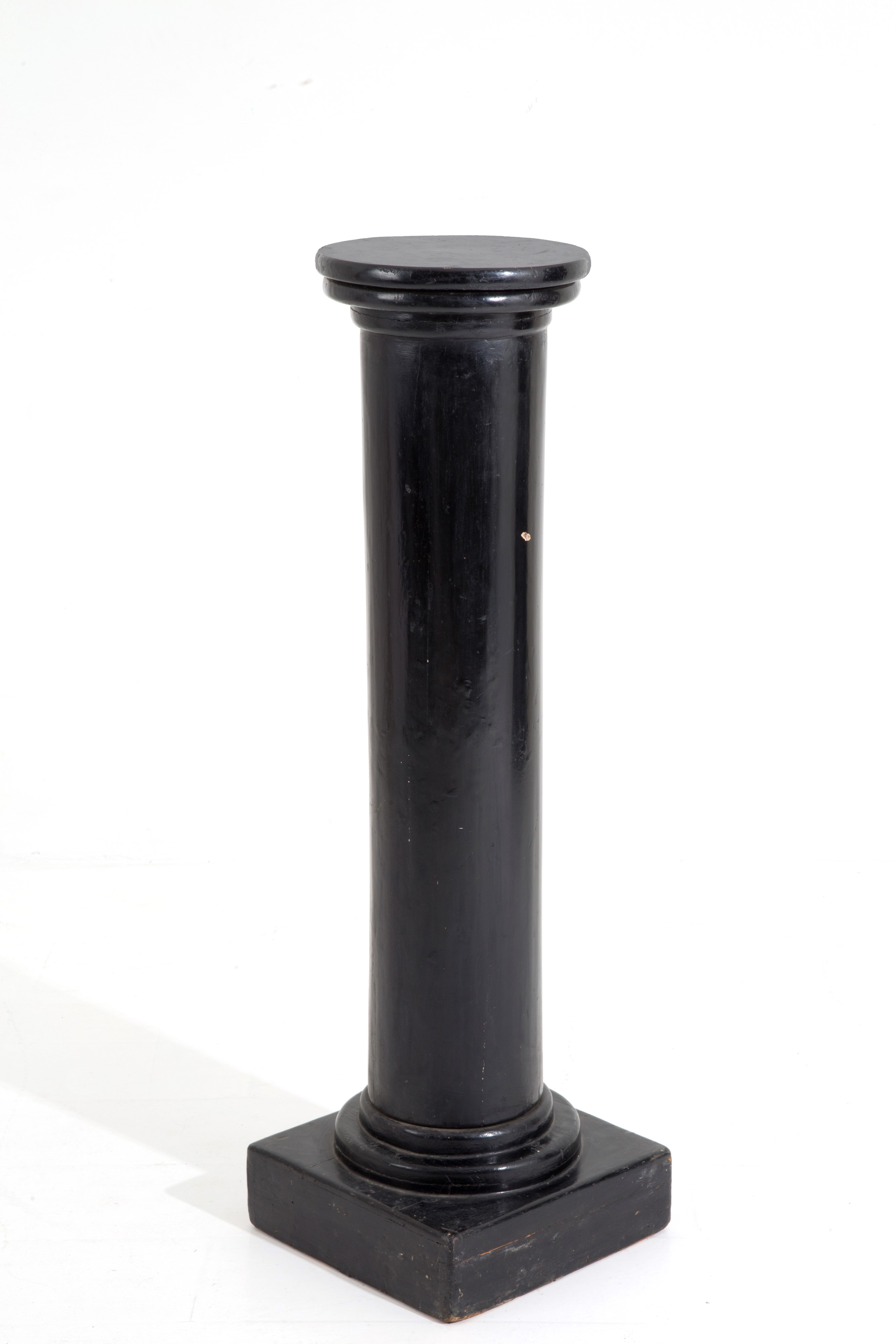 Colonna in legno laccato