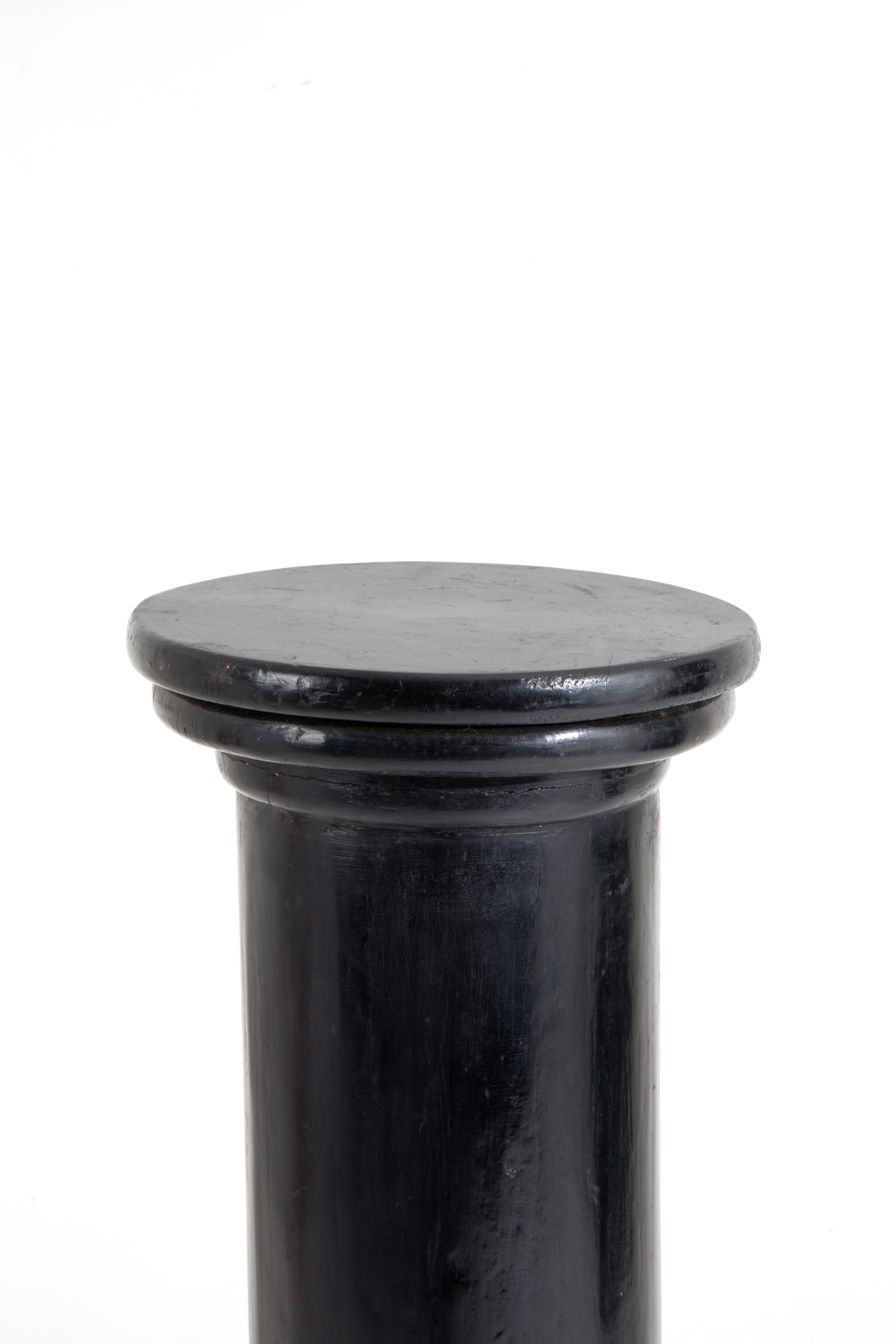 Colonna in legno laccato