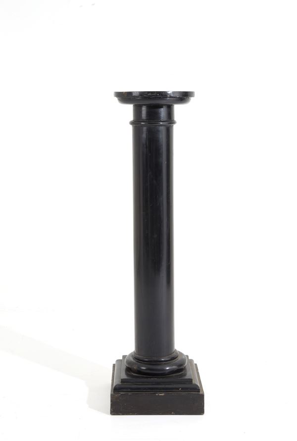 Colonna in legno laccato