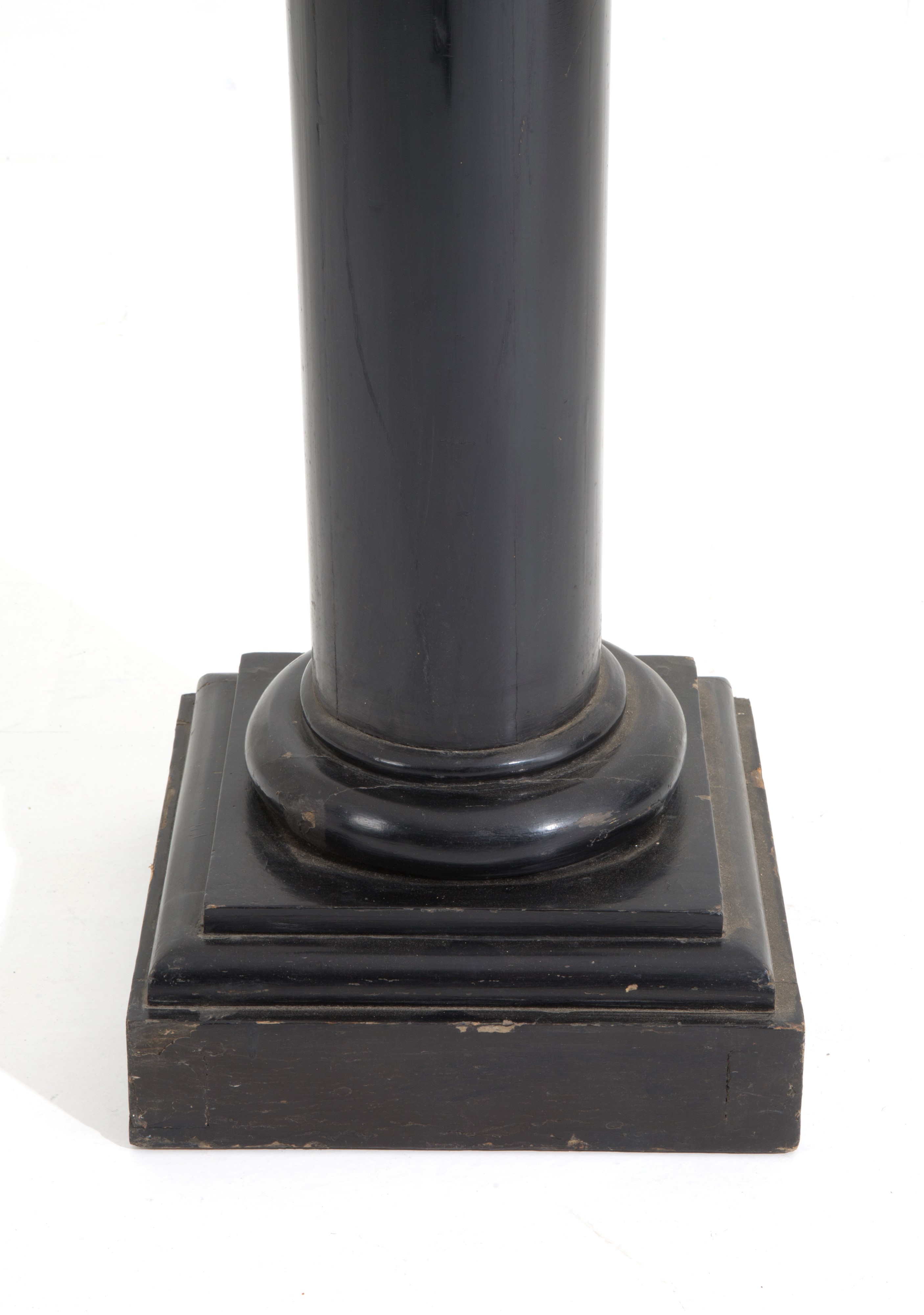 Colonna in legno laccato