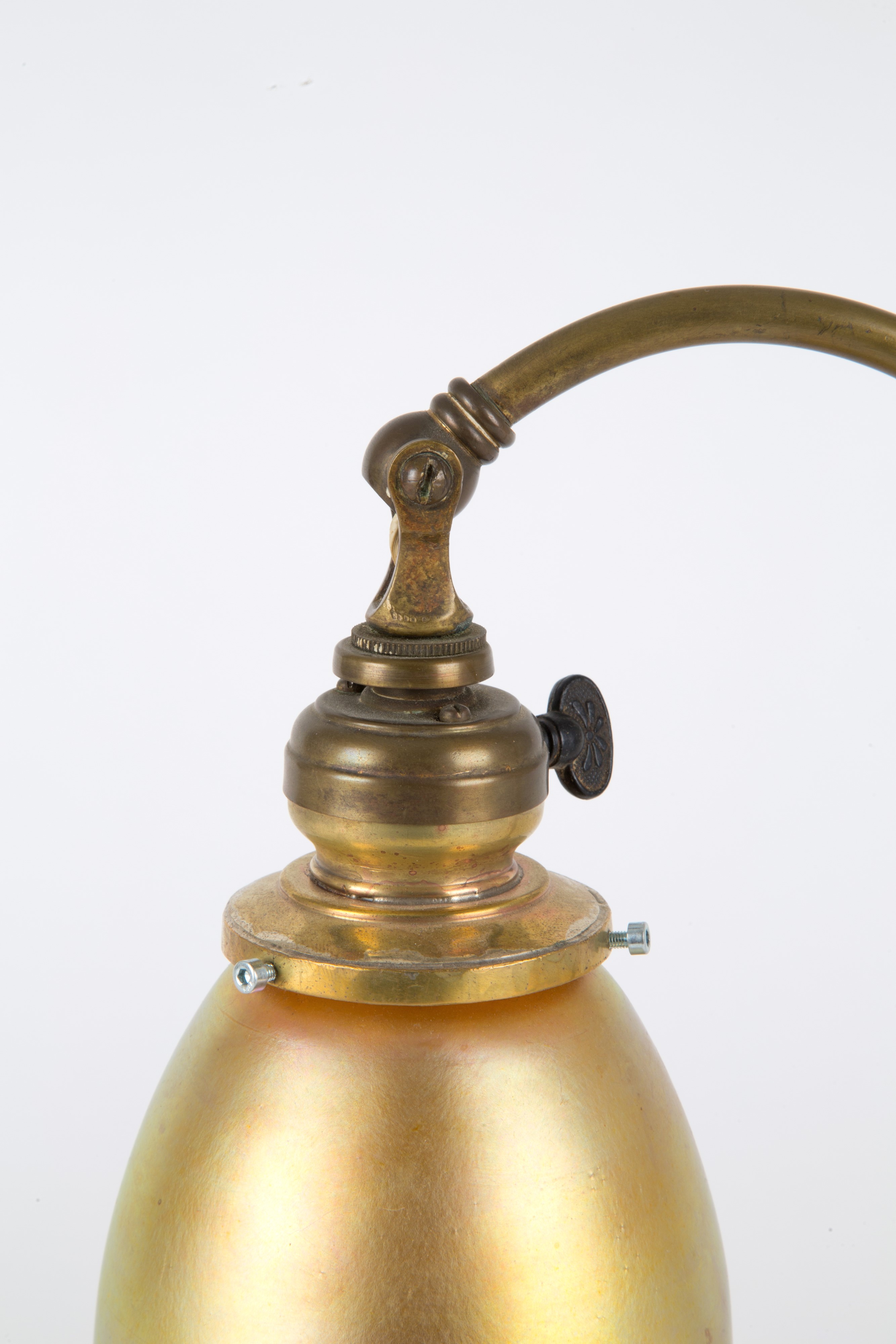 Lampada da tavolo con diffusore oro