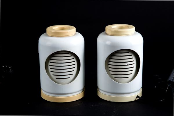 Pair of lamps with yellow profiles