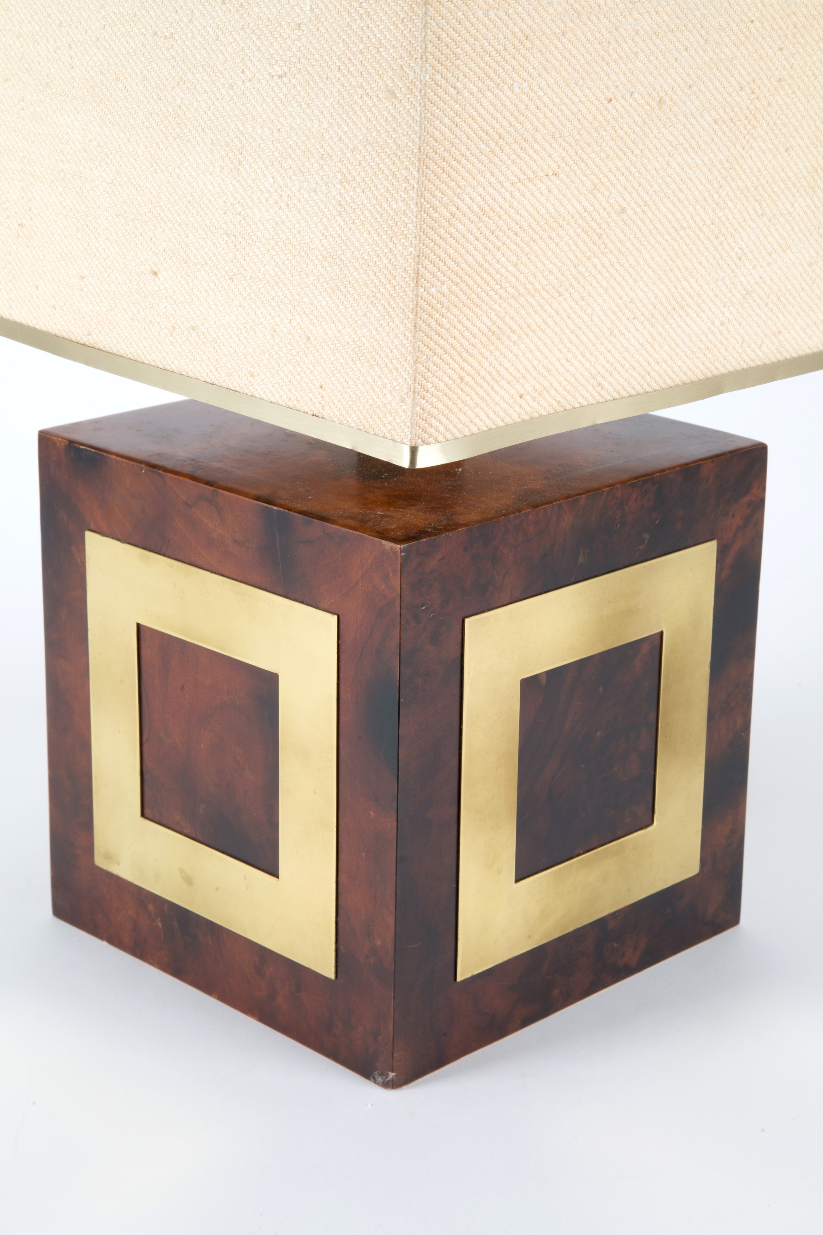 Lampada da tavolo in radica e ottone