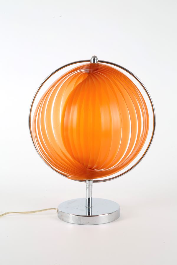 Lampada in materiale plastico arancione