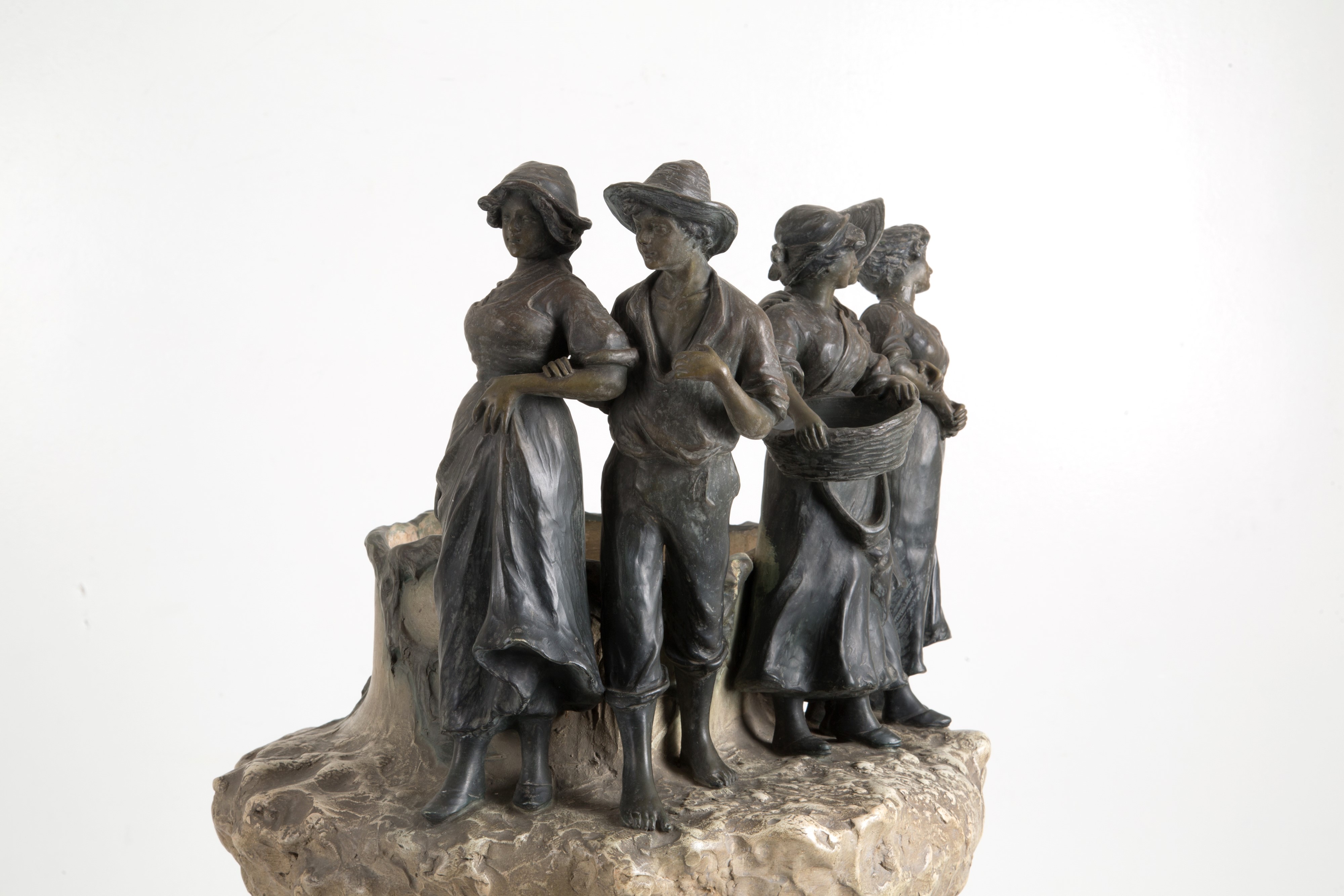 Colonna con vaso in terracotta