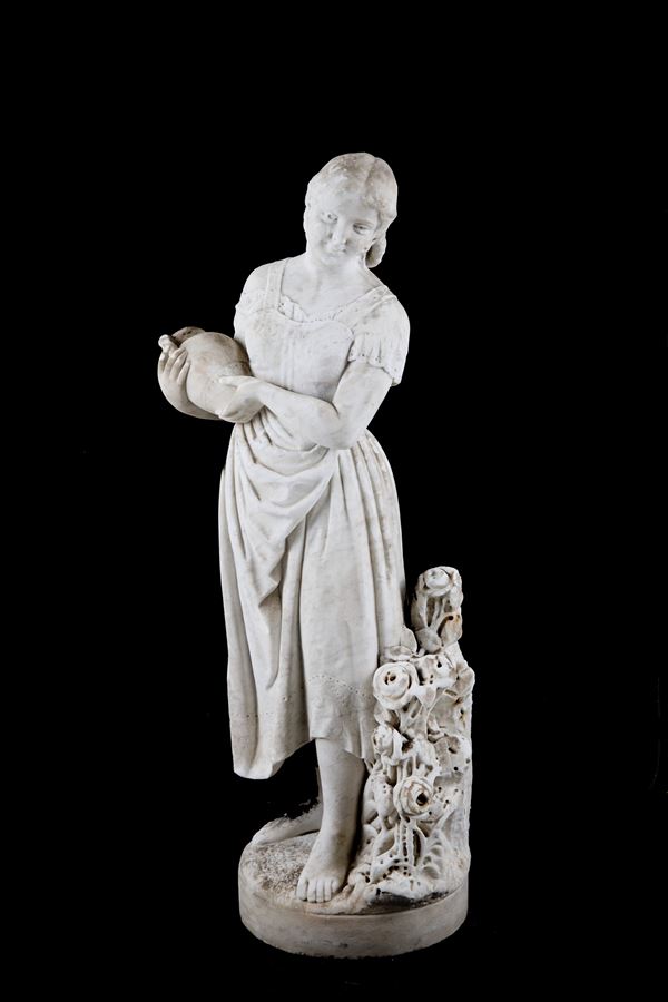 Scultura in marmo  "GIOVINCELLA CON ANFORA E FIORI ALLA BASE"