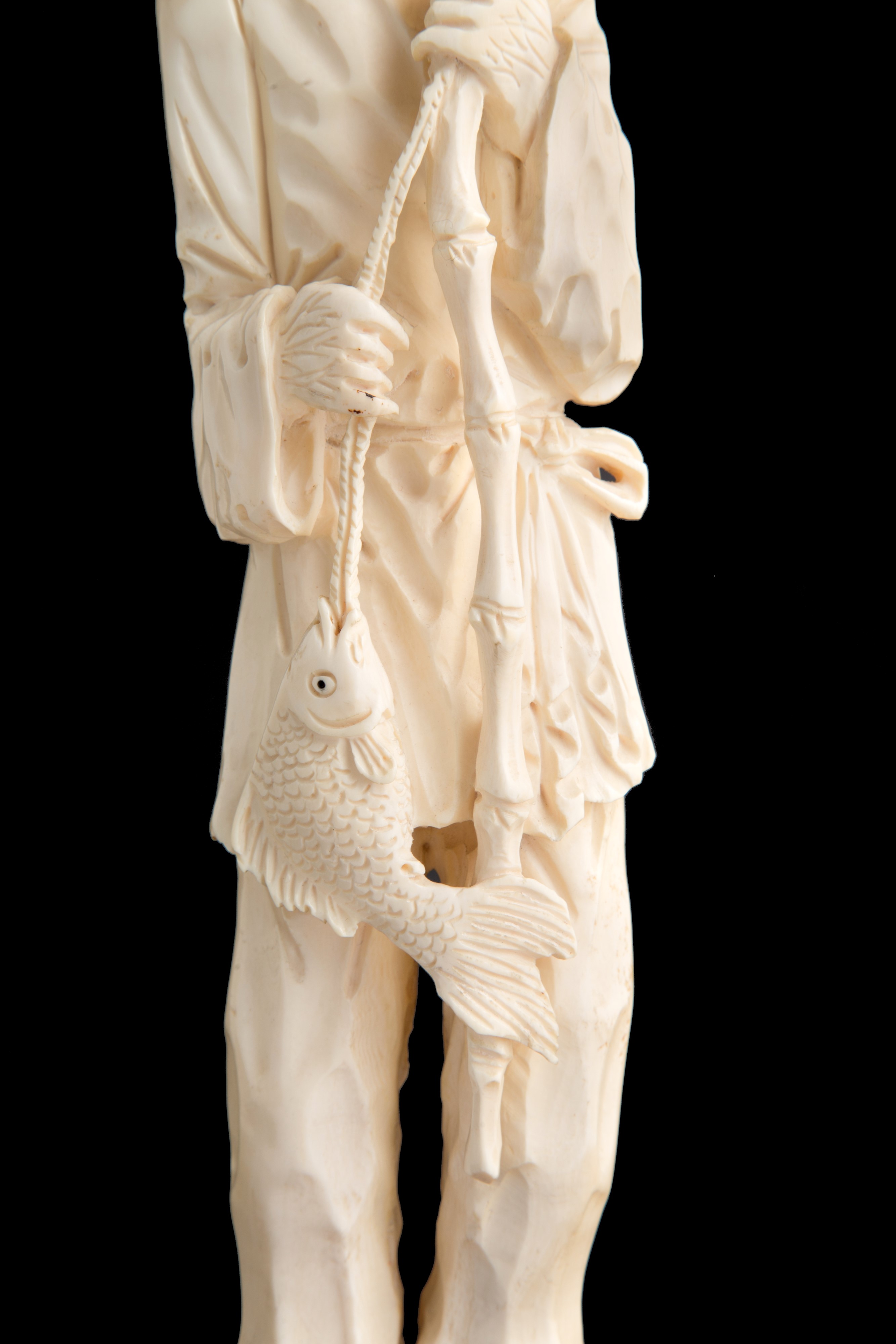 Scultura in avorio "PESCATORE"