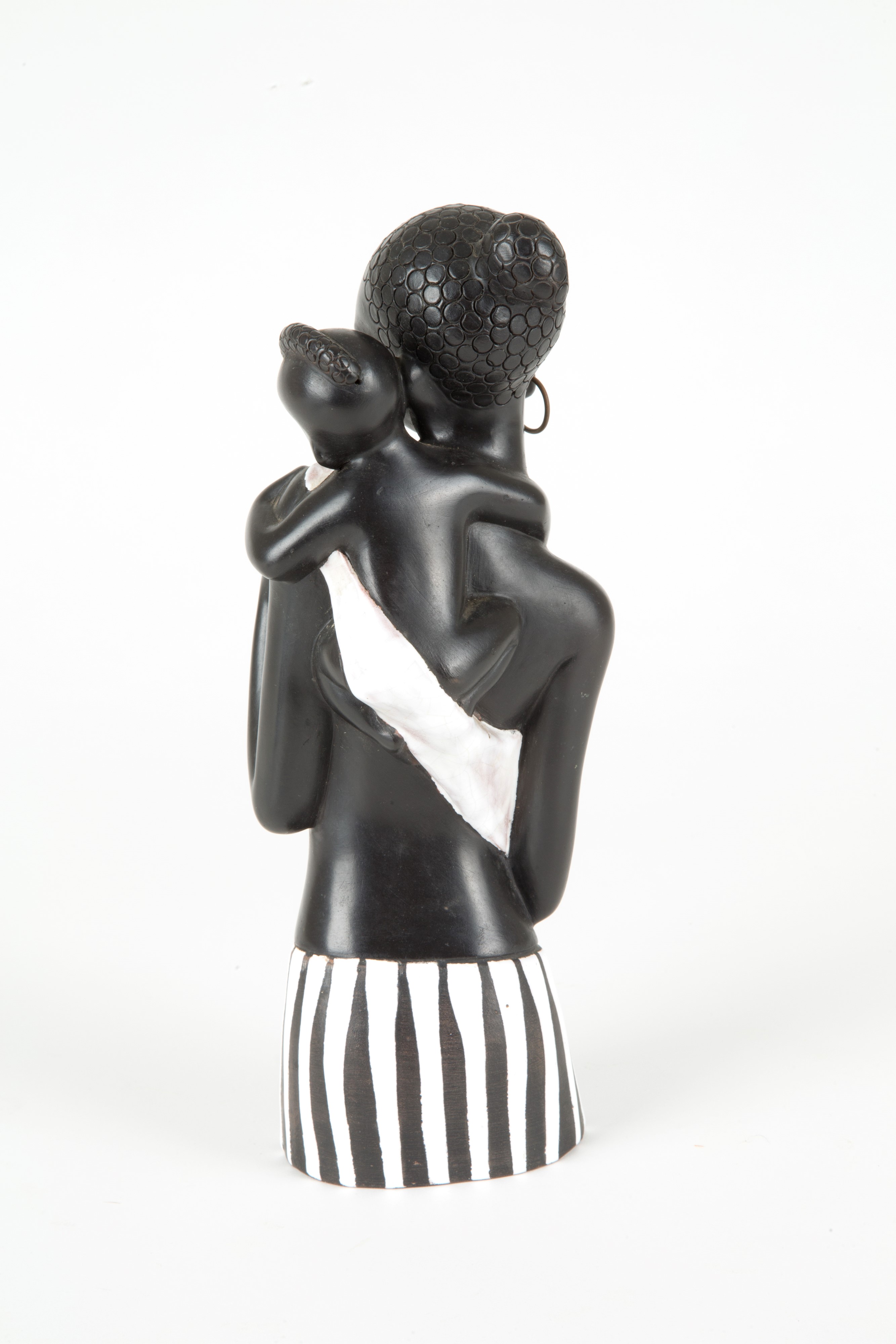 Scultura in Ceramica Nera "maternita' "