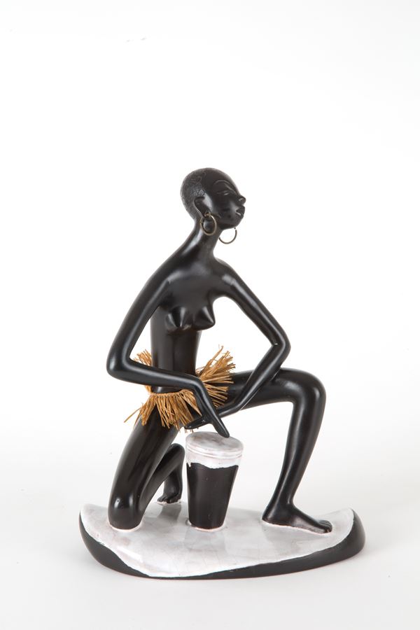 LEOPOLD ANZENGRUBER - Black ceramic sculpture "TAM TAM PLAYER"