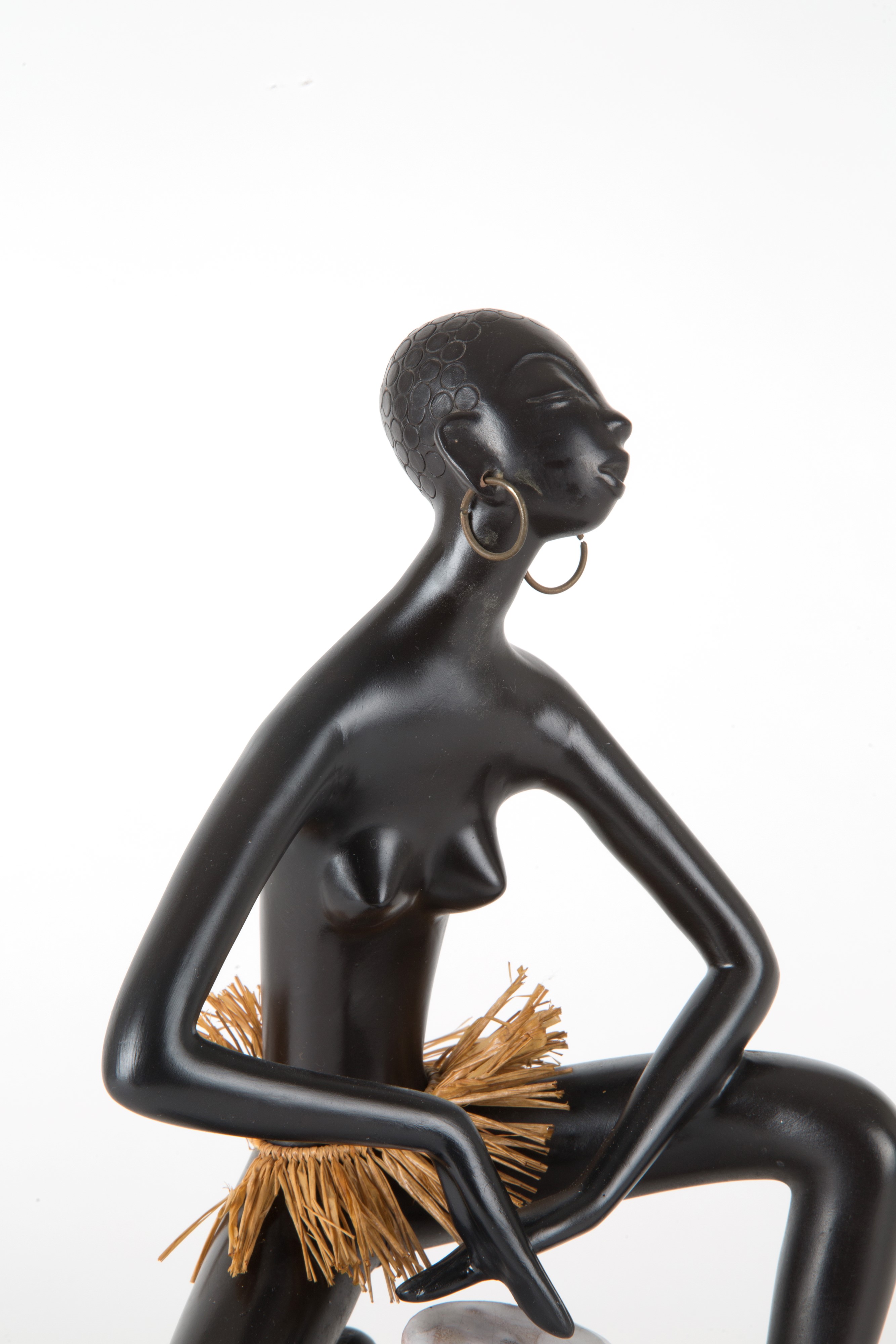 Leopold Anzengruber - Scultura in Ceramica Nera "suonatrice di Tam Tam"