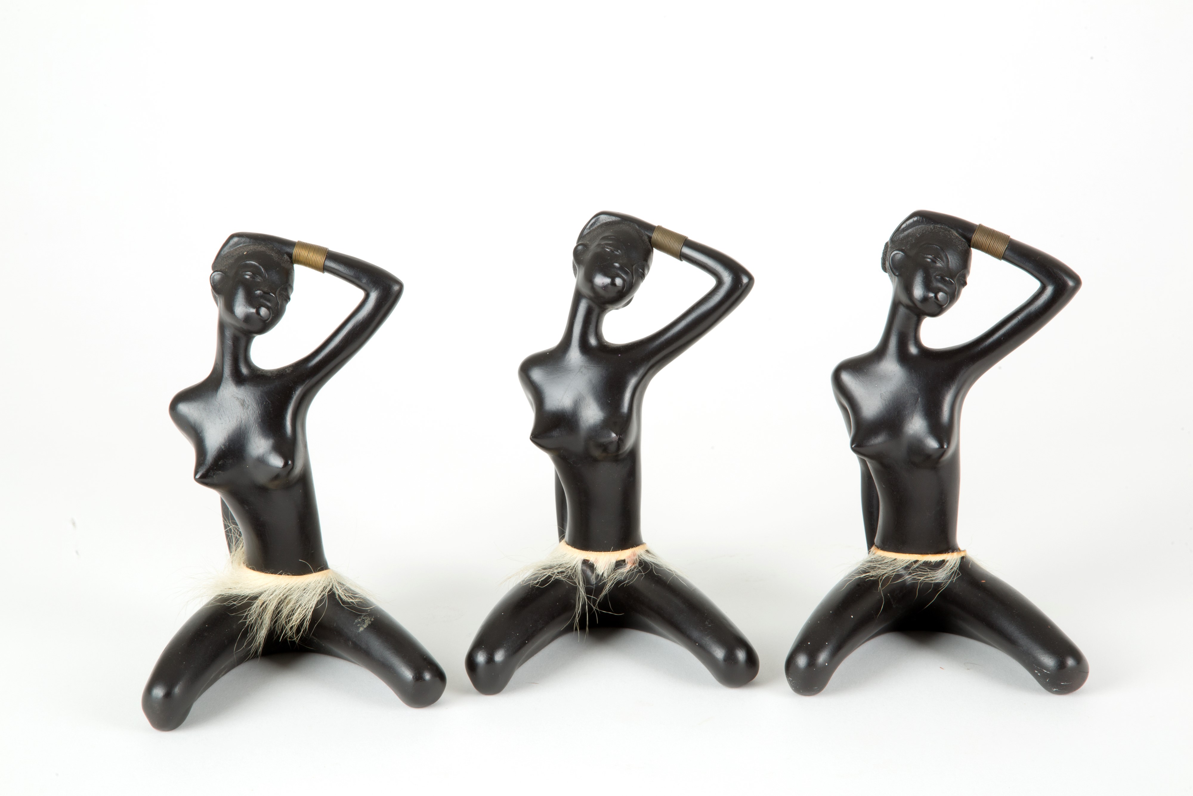 Leopold Anzengruber - Tre Sculture in Ceramica Nera "ballerine"