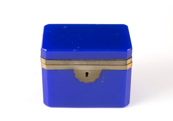 Cofanetto in pasta di vetro blu