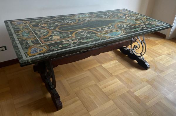 Top inlaid in various marbles