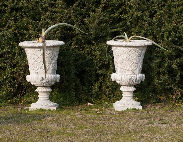 Pair of vases with floral motifs