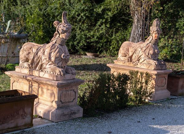 Coppia di sfingi  - Asta MILANO DECOR - Antiques, Fine Art, Photographs & Design Auction (n. 96) - Viscontea Casa d'Aste