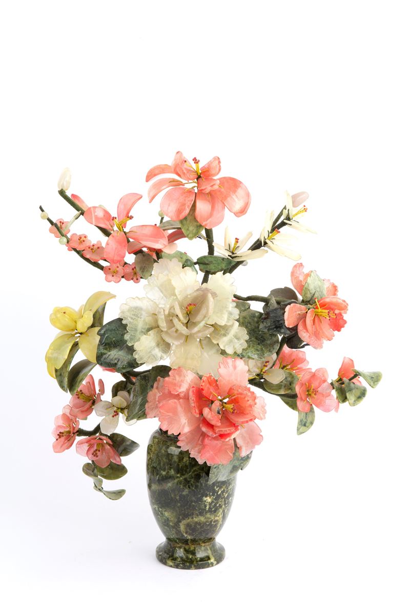 Vaso in marmo con giade