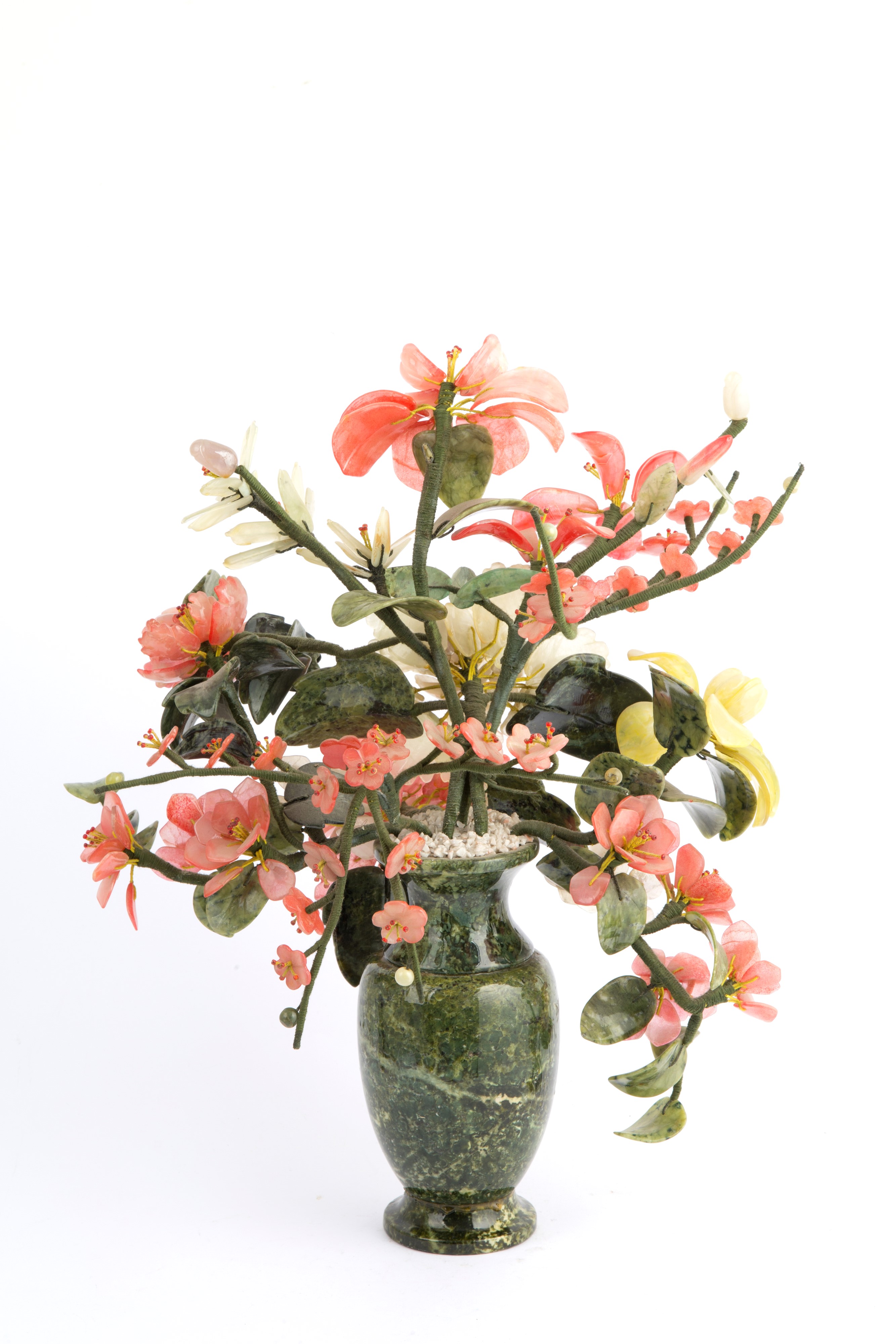 Vaso in marmo con giade