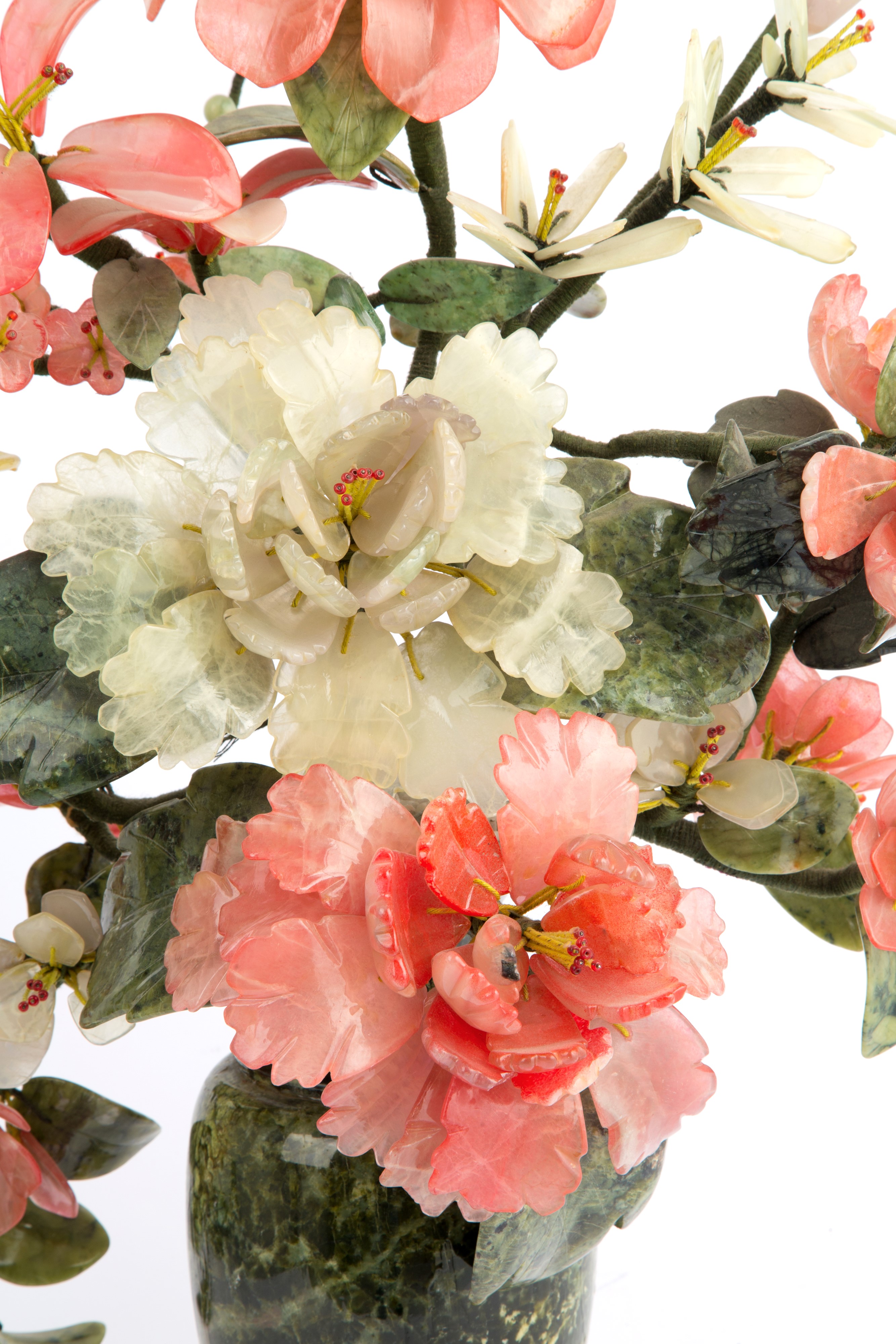 Vaso in marmo con giade