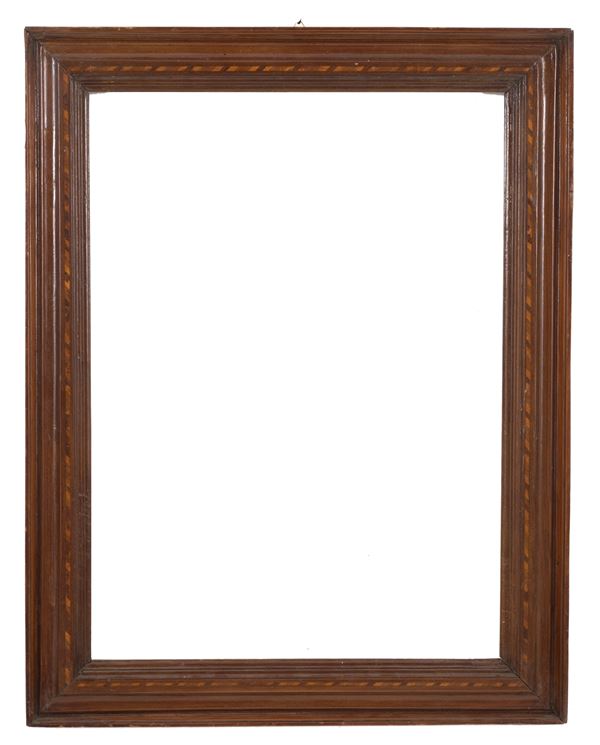 Cornice in legno filettato