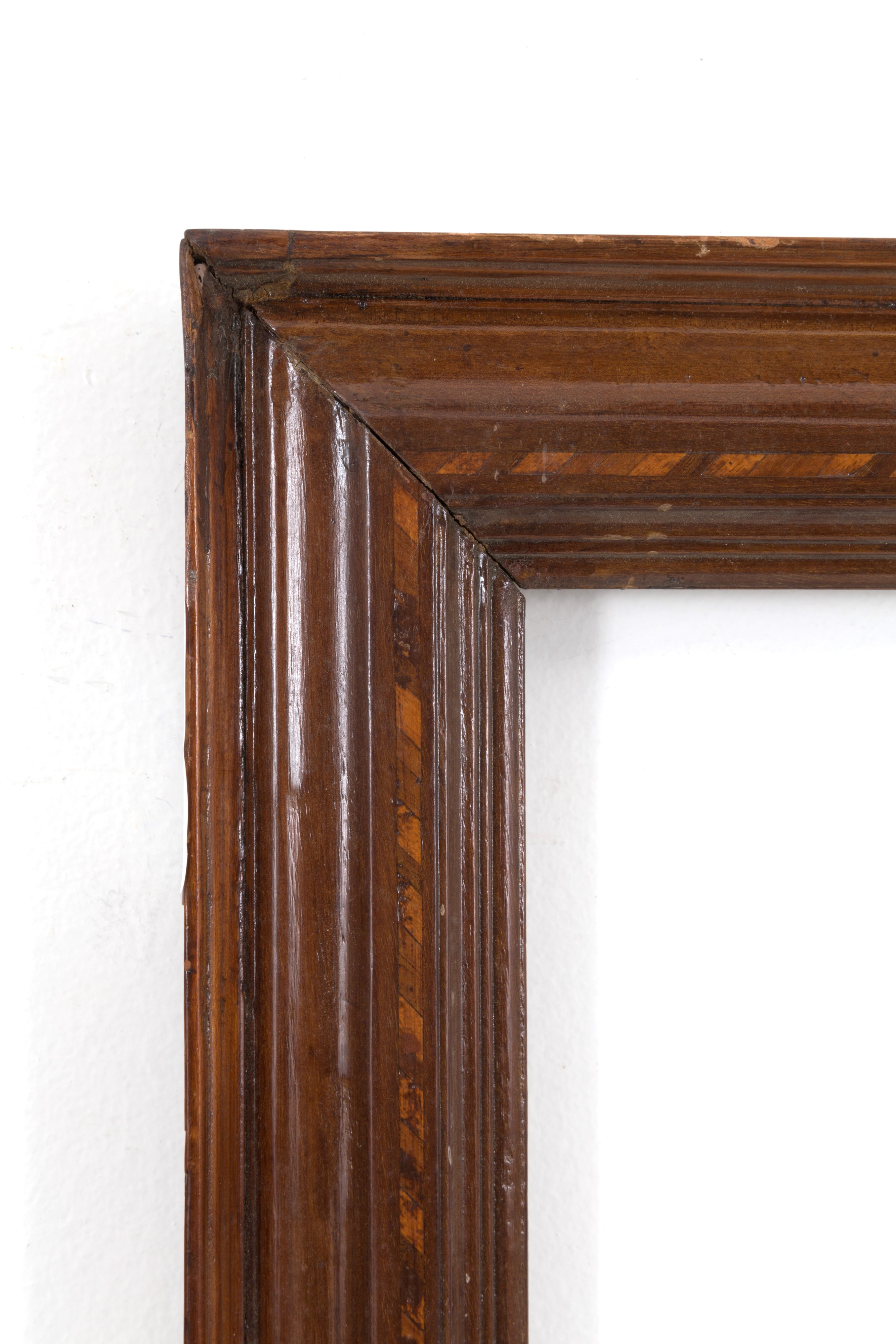 Cornice in legno filettato