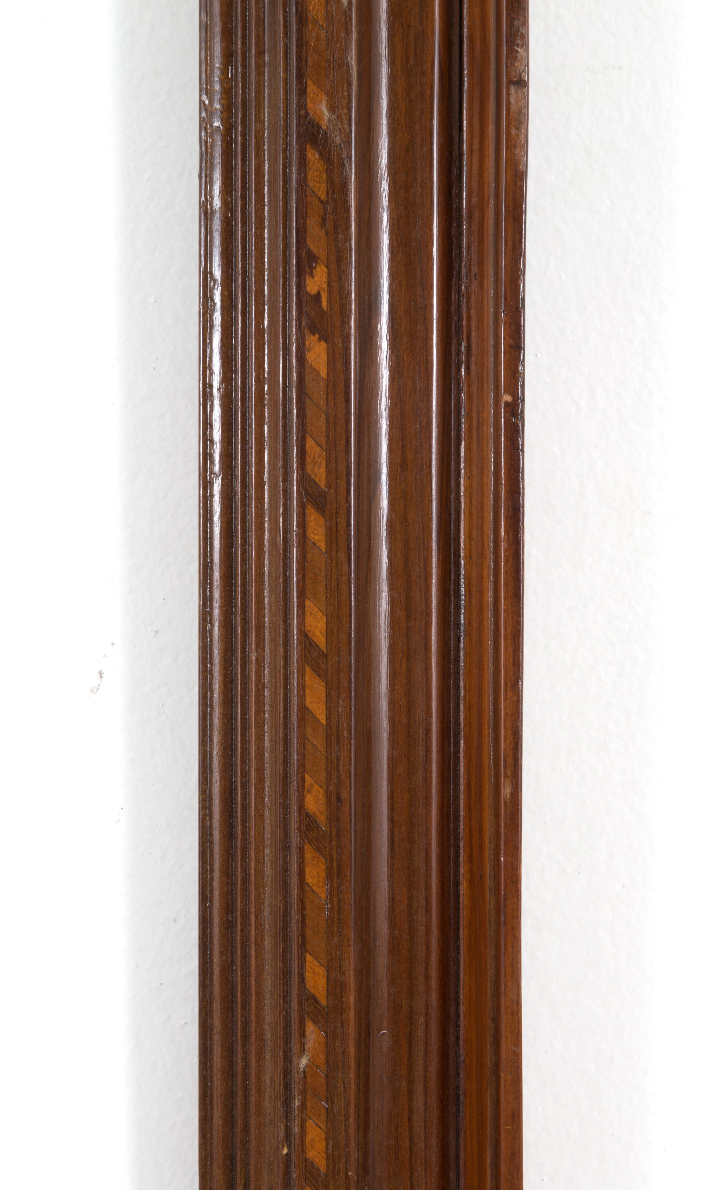 Cornice in legno filettato