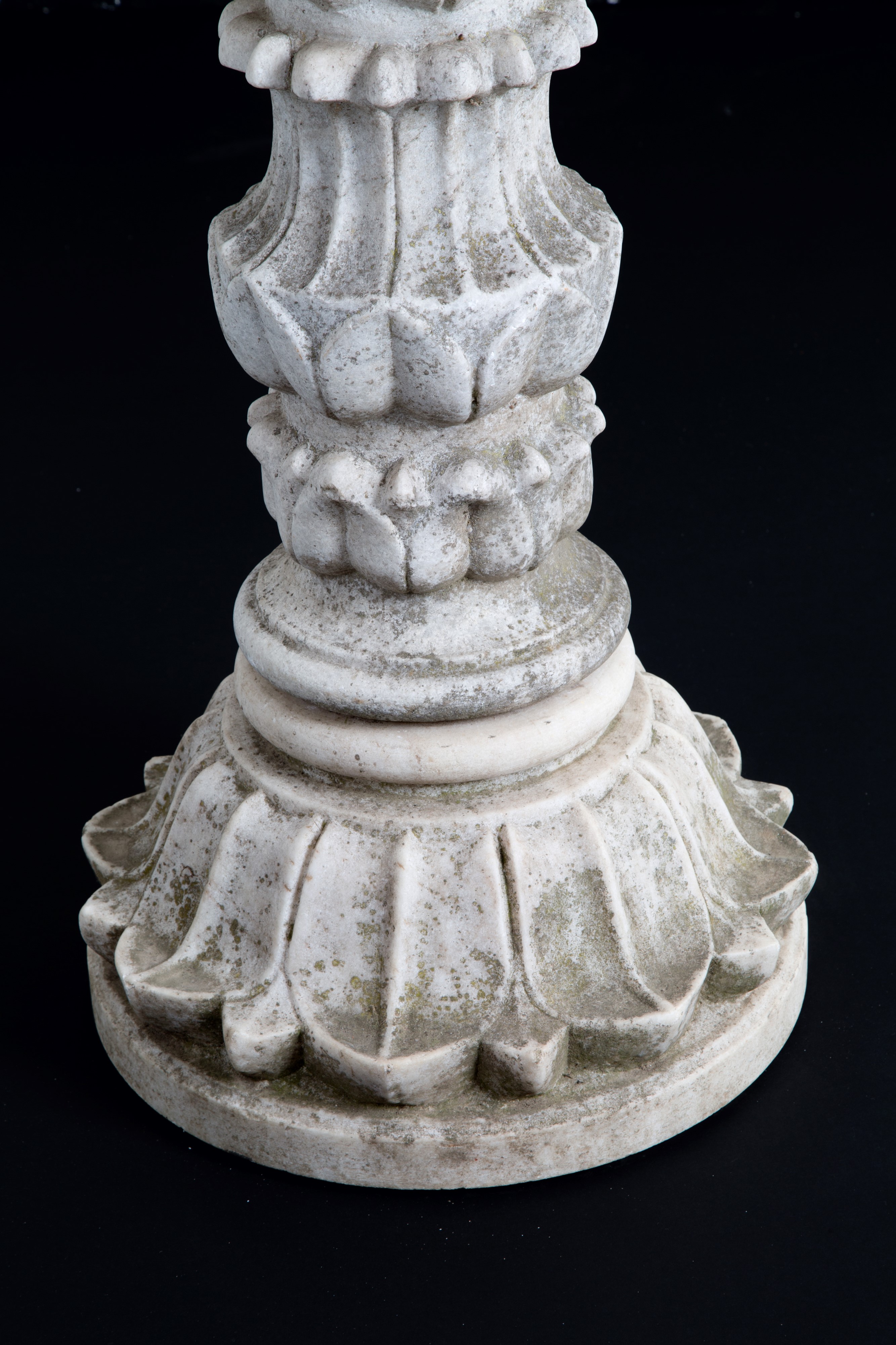 Acquasantiera in marmo