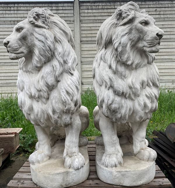 Coppia di sculture "LEONI"