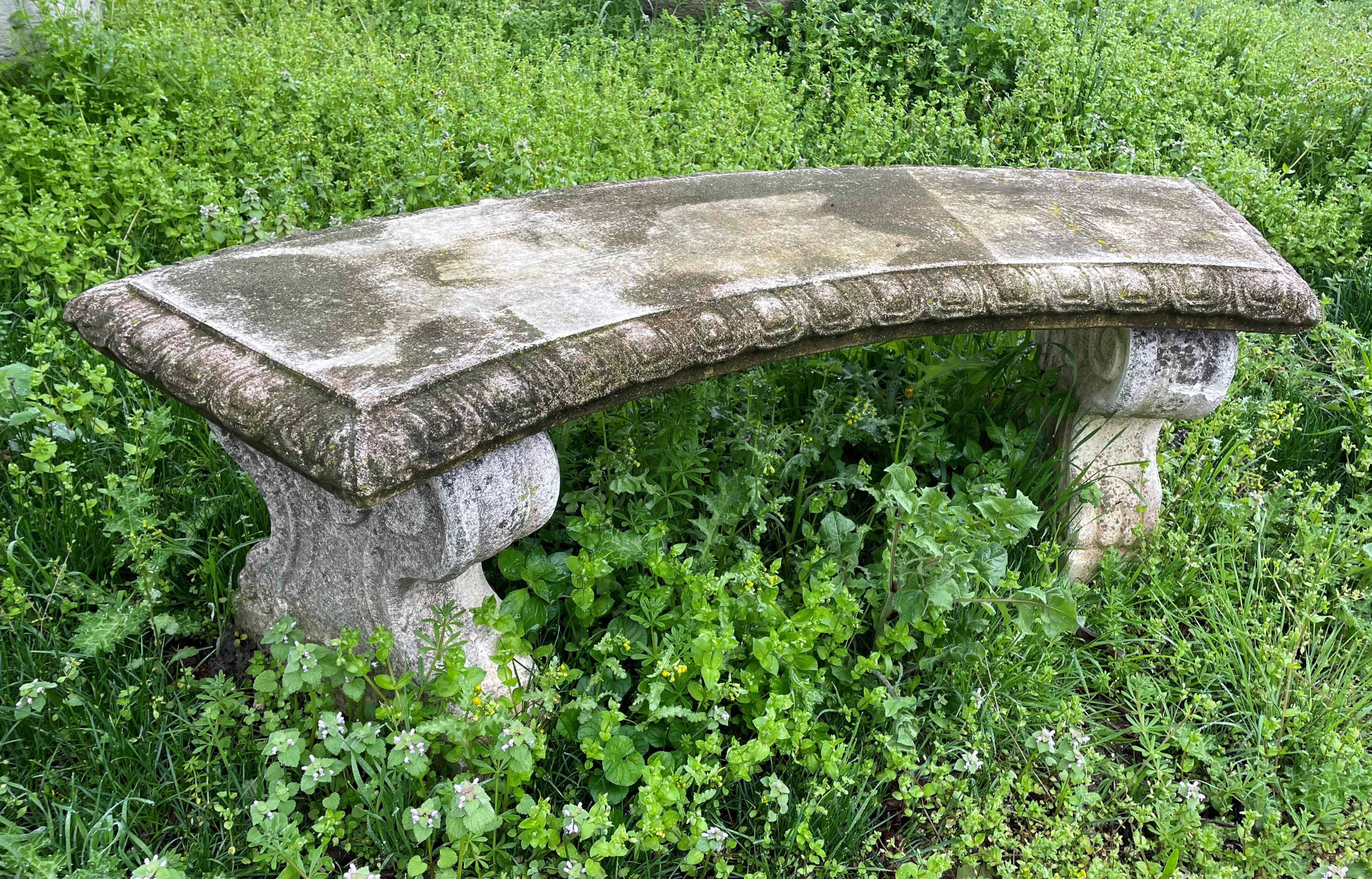 Coppia di panchine curve