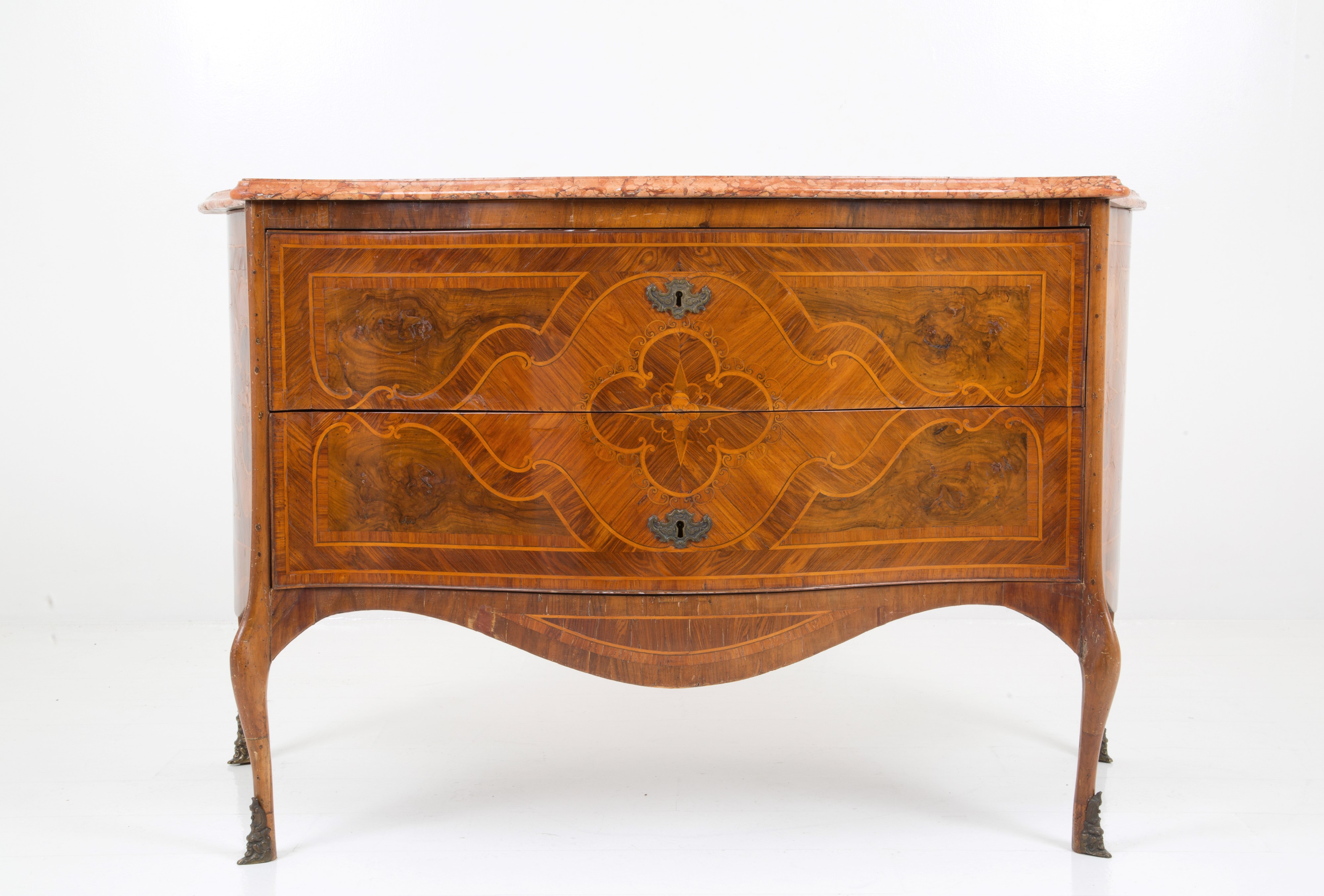 Comò mosso con piano in marmo rosso