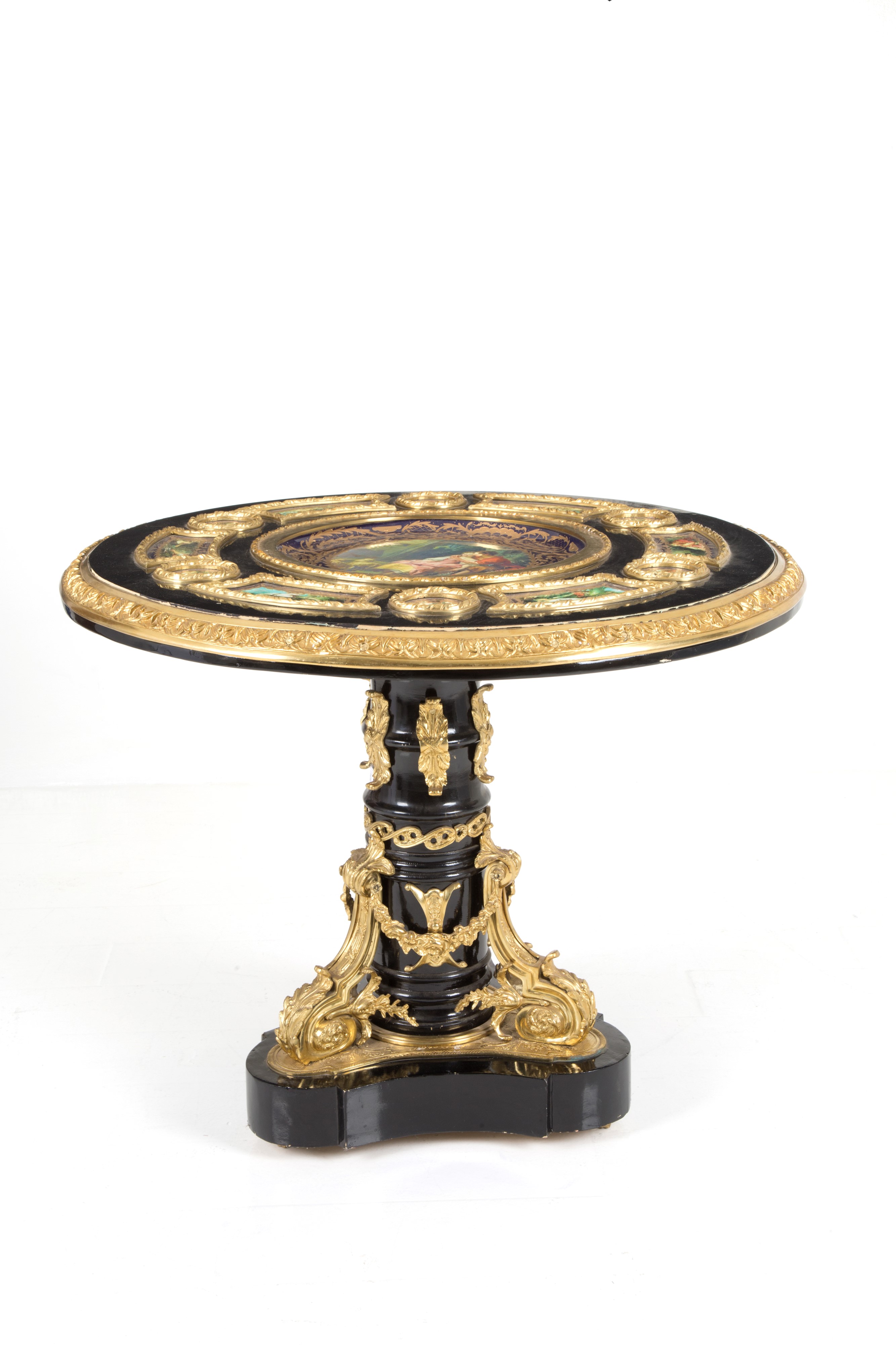Tavolo con Guarnizioni in Bronzo Dorato e Scene di Vita