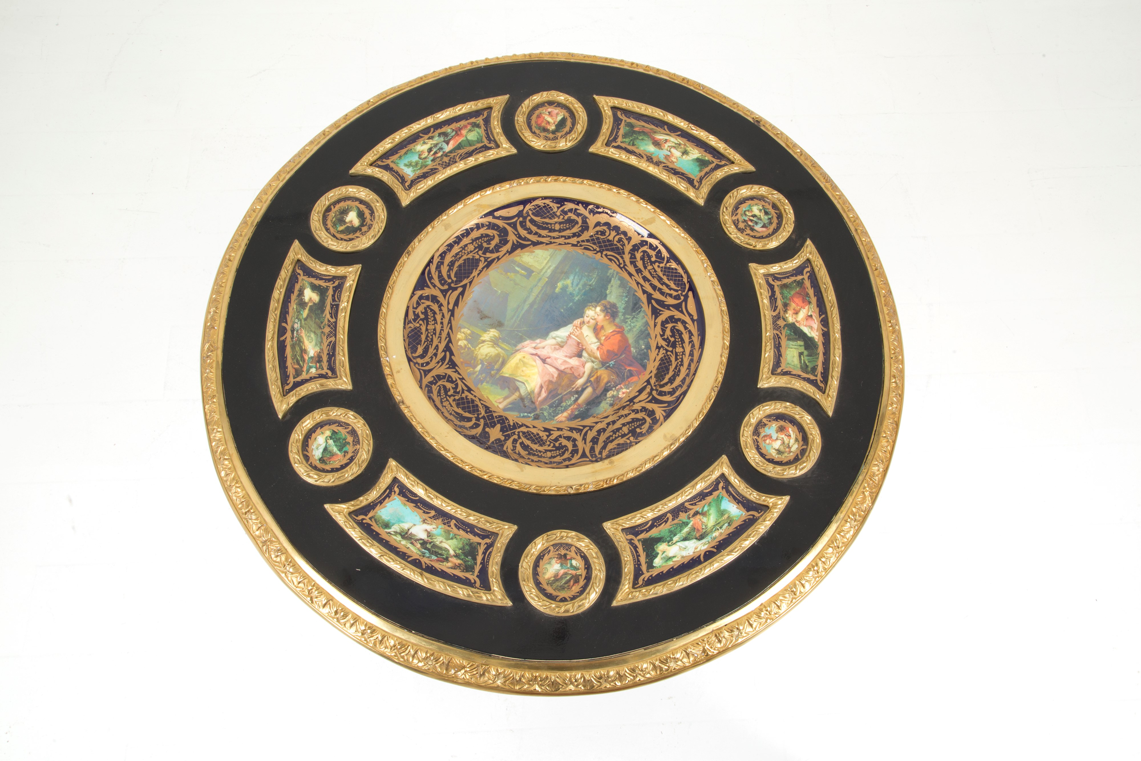 Tavolo con Guarnizioni in Bronzo Dorato e Scene di Vita