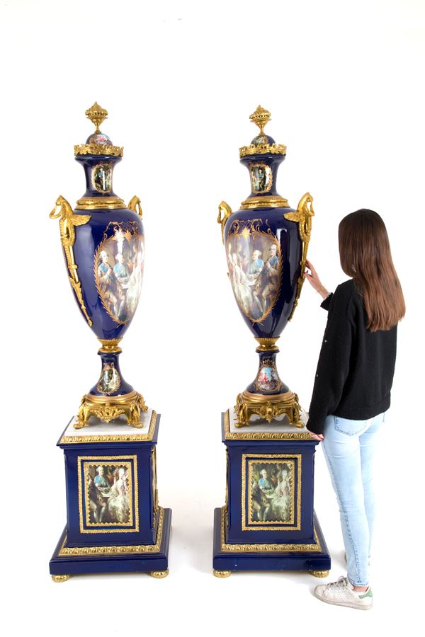 Pair of imposing porcelain and bronze vases