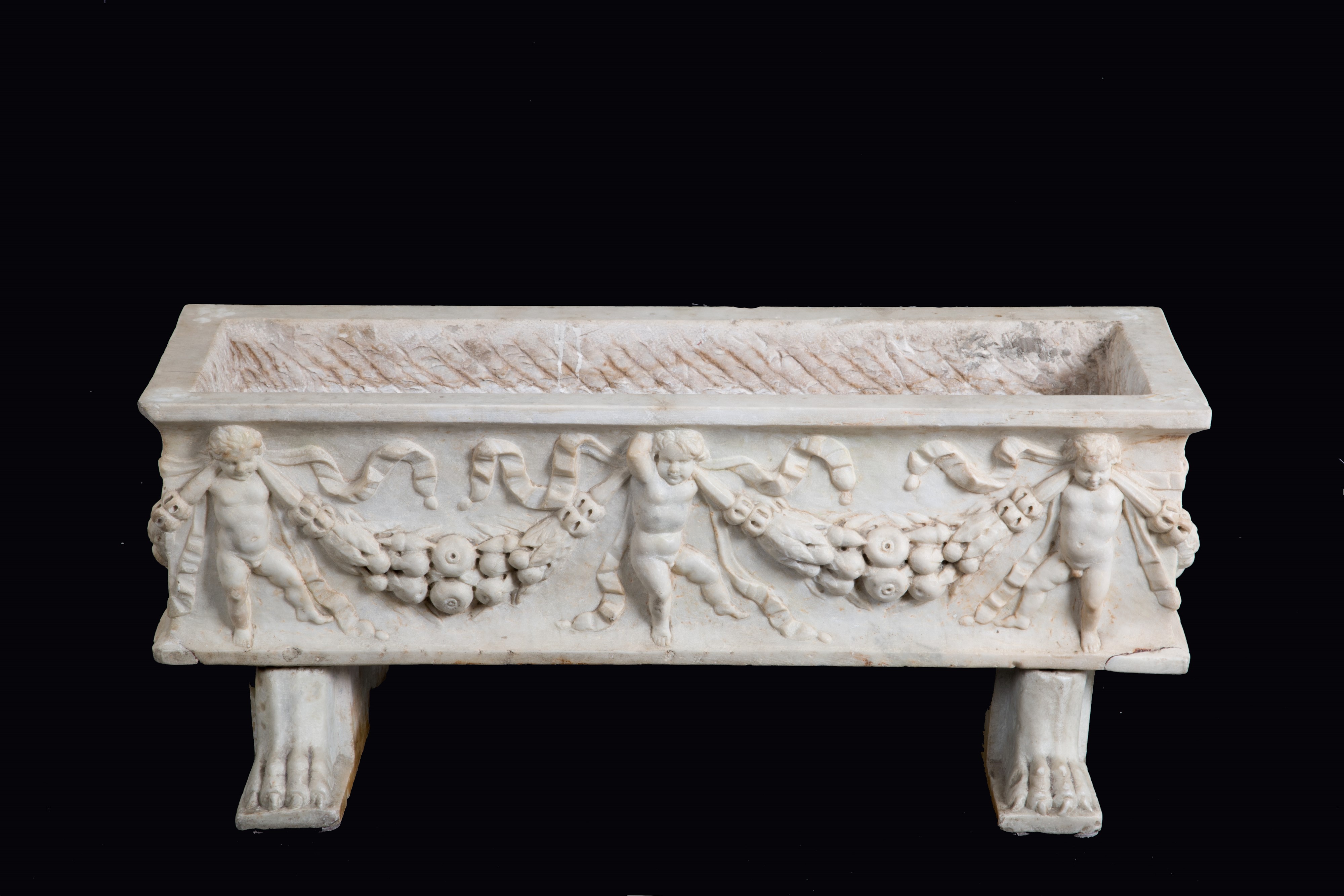 Antica vasca in marmo