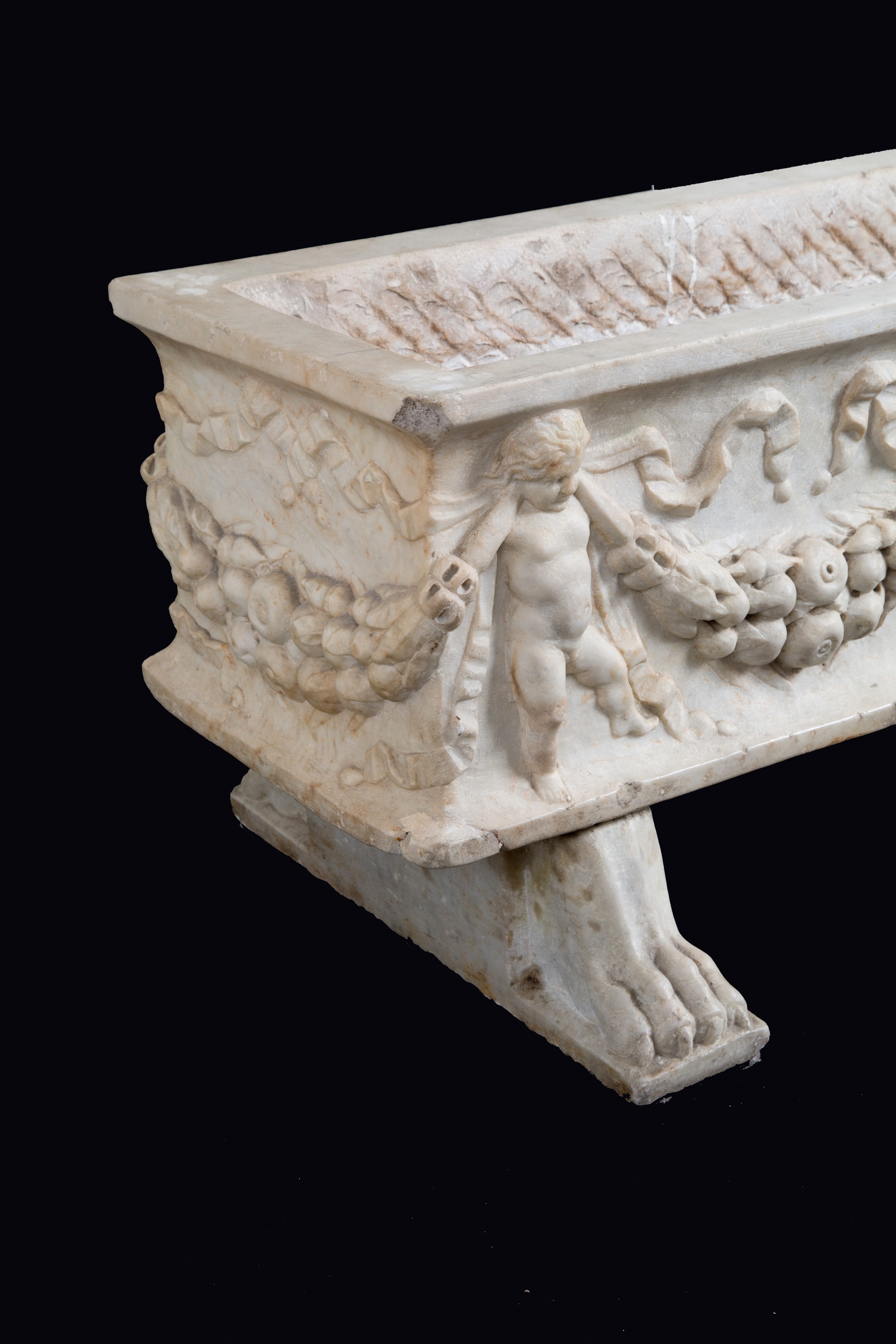 Antica vasca in marmo