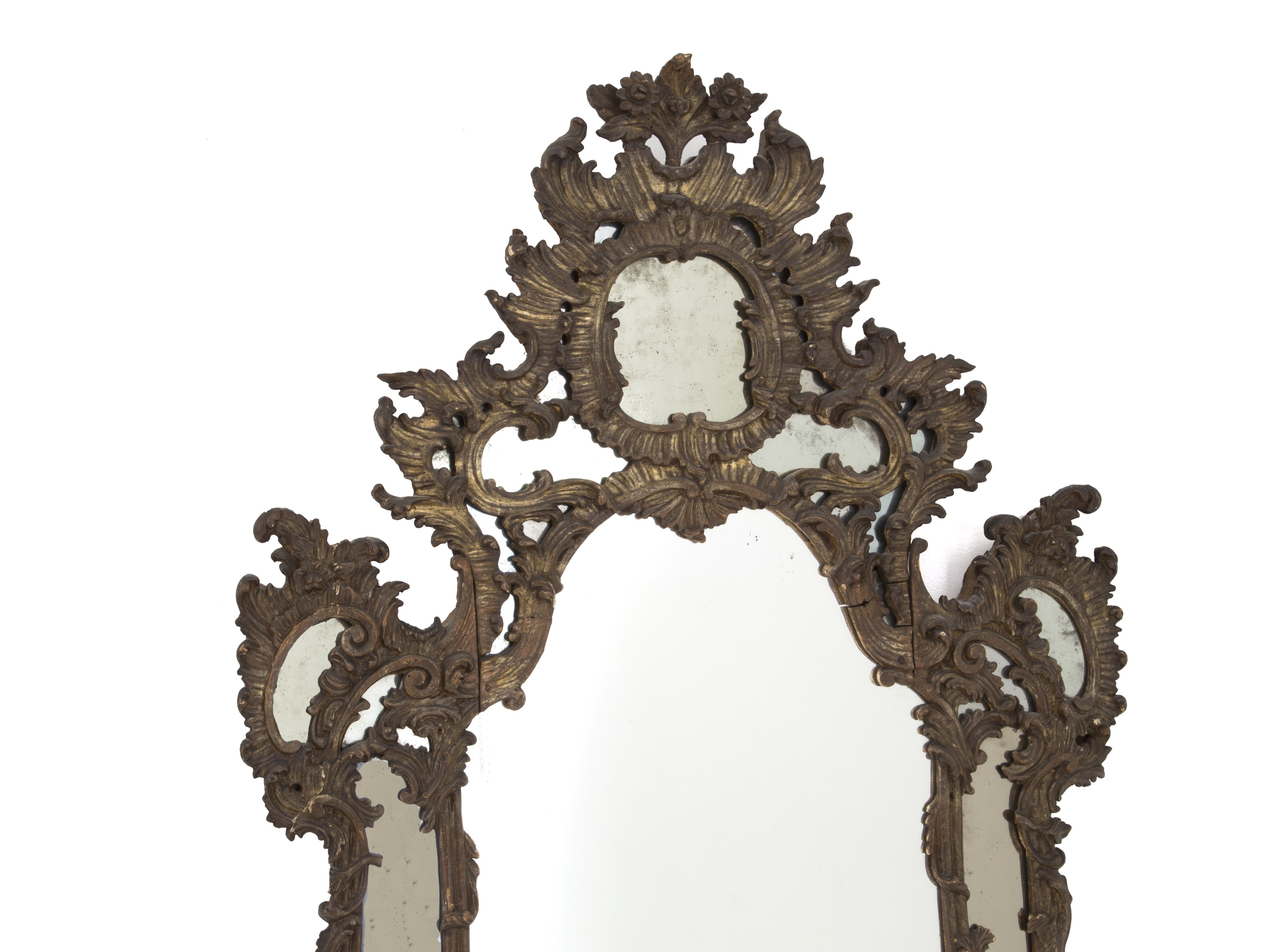 Specchiera intagliata