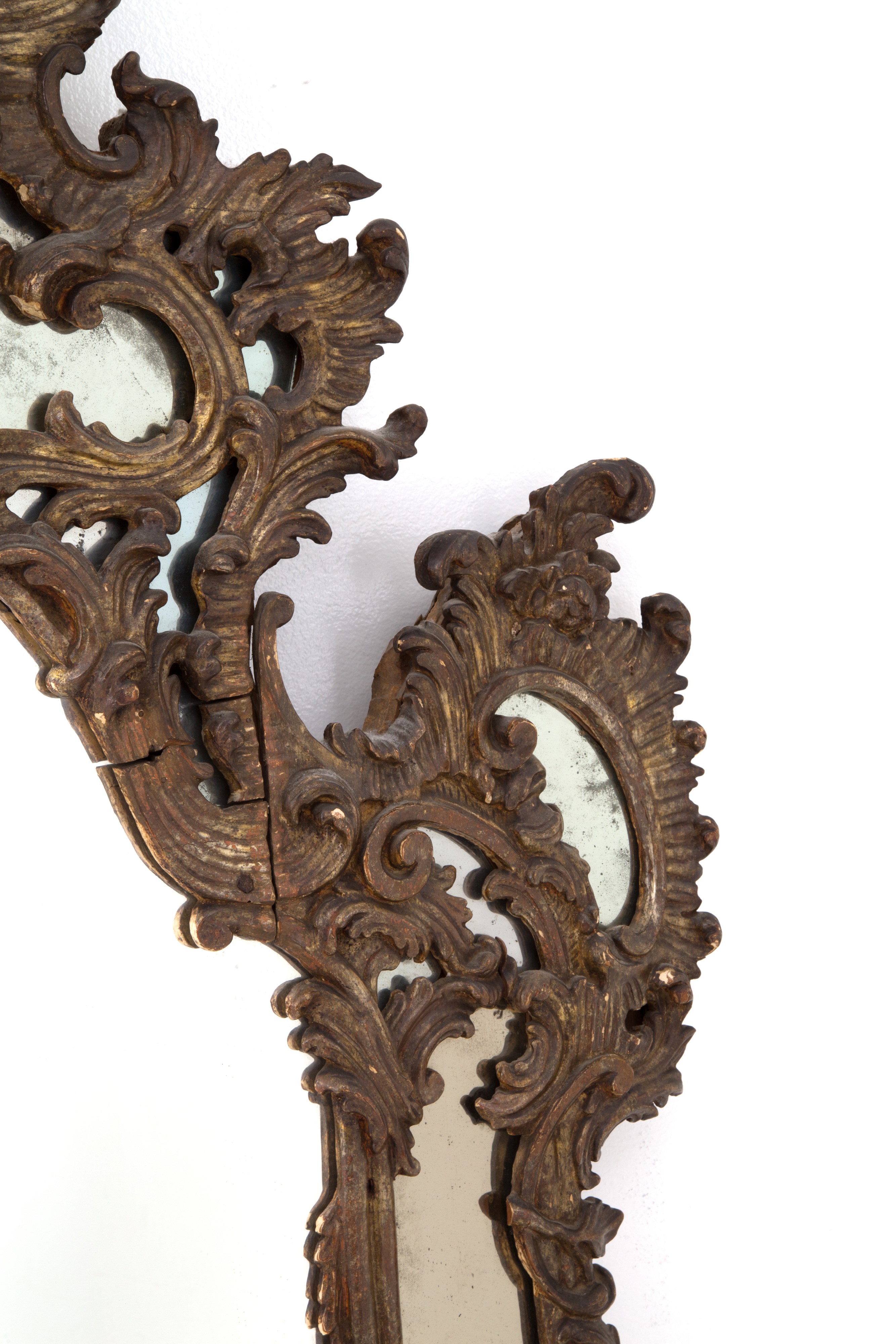 Specchiera intagliata