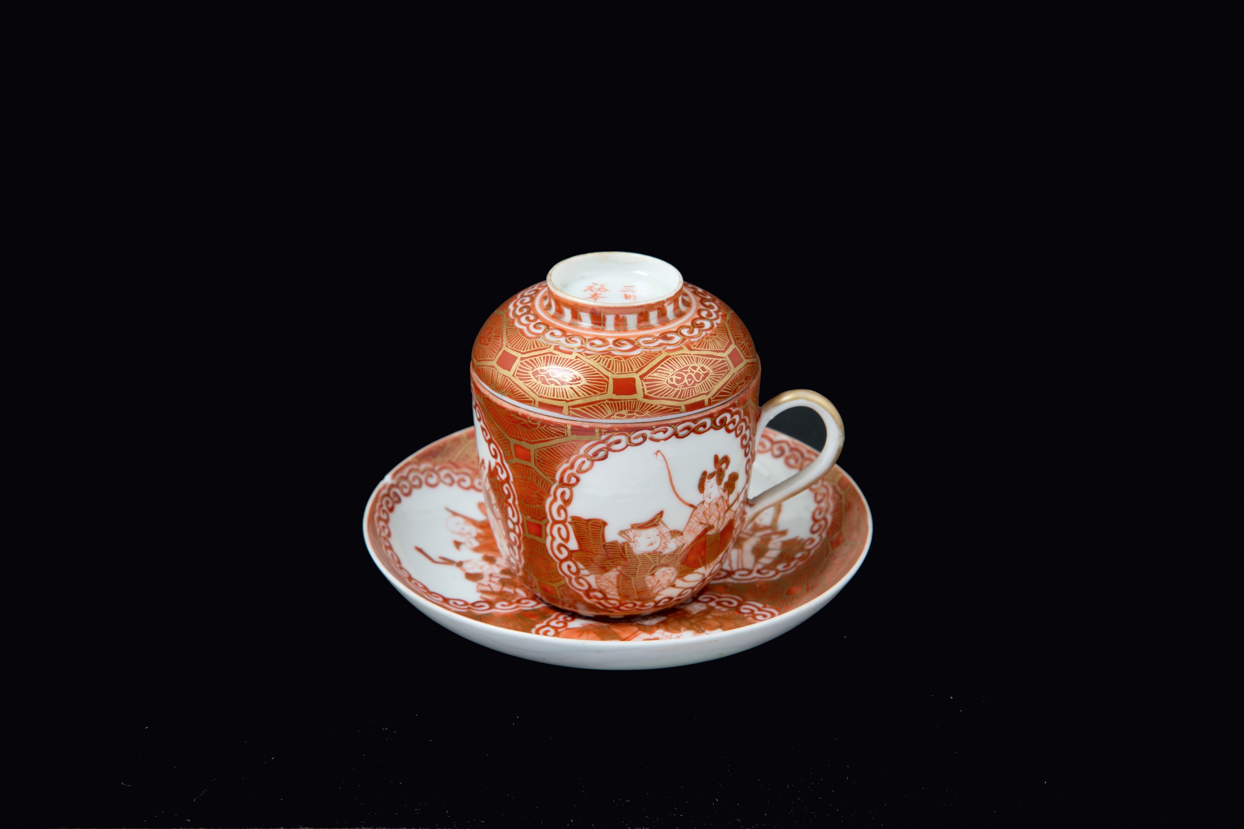 Tazzina con coperchio e piattino Imari